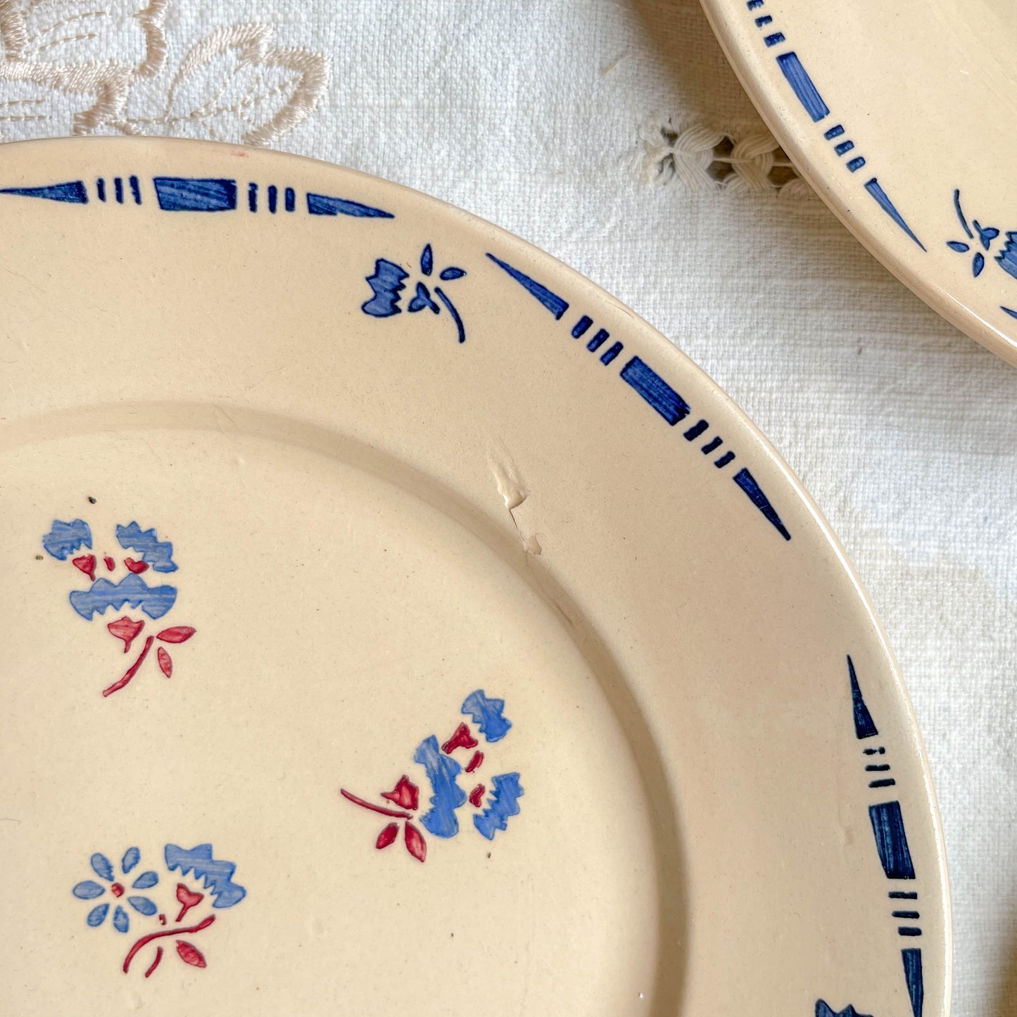 Lot de 5 petites assiettes en porcelaine vintage K&G Lunéville "Flore" des années 1950, décor fleuri bleu