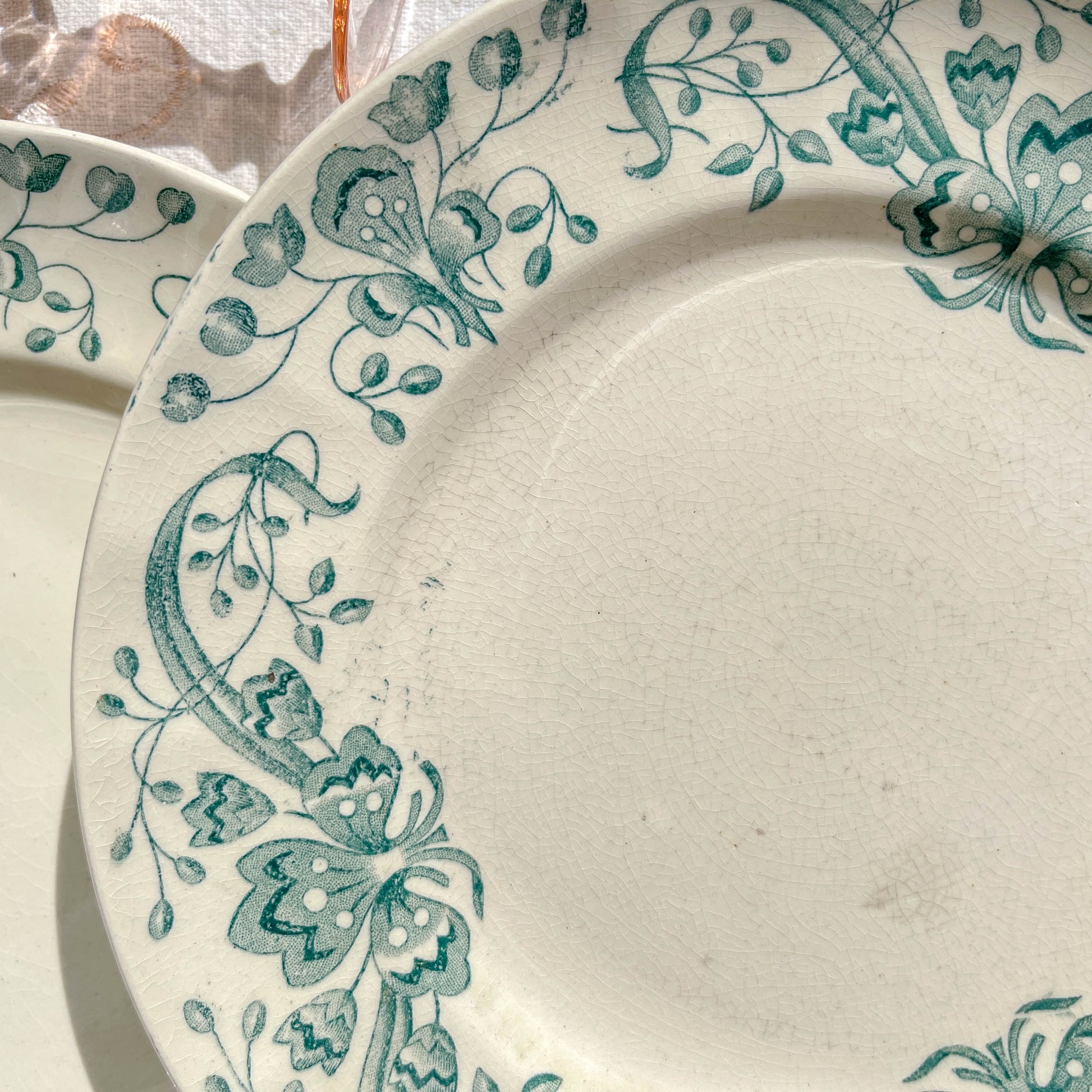 Lot de 6 Petites Assiettes Anciennes Terre de Fer "Figuig" – Longchamp XIXe