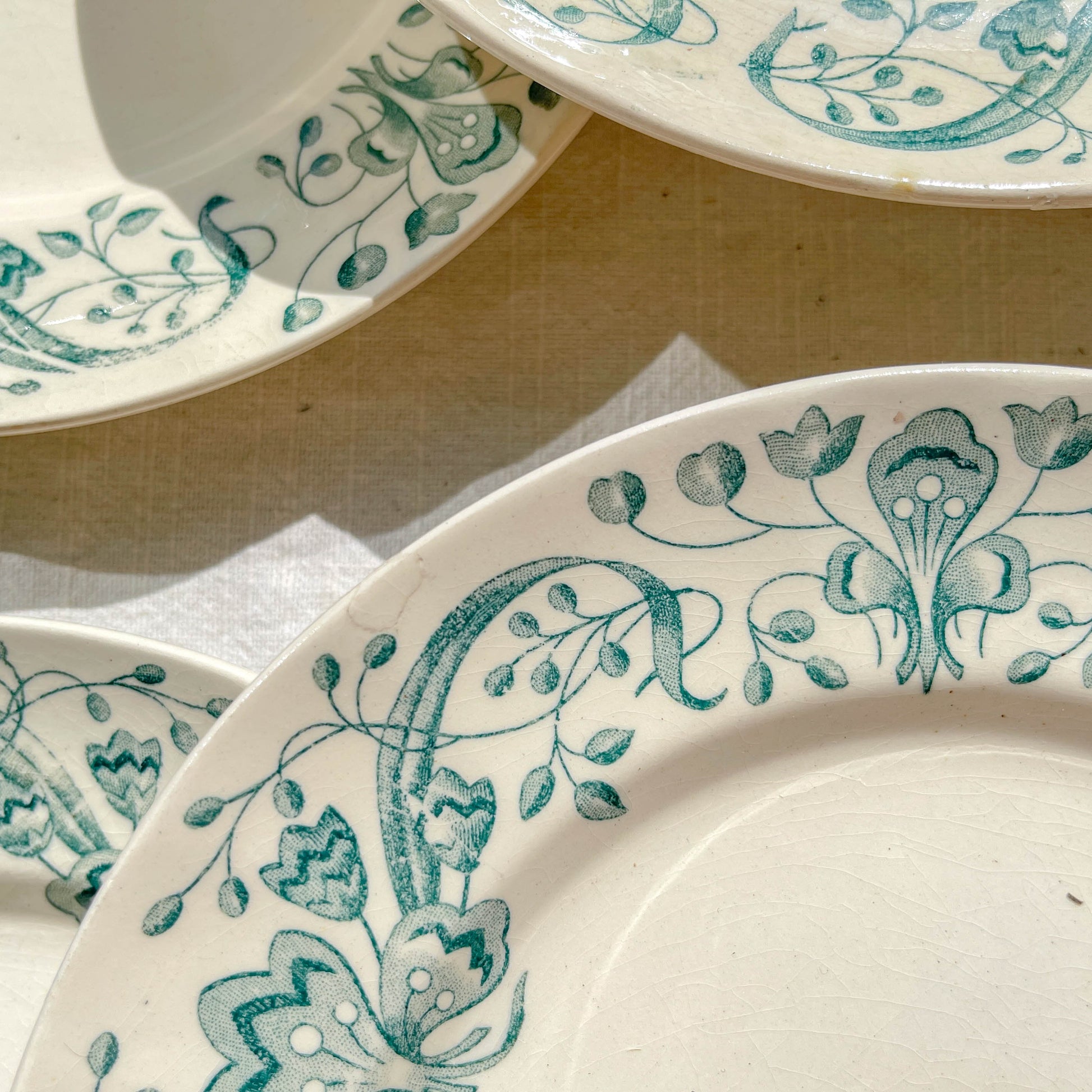 Lot de 6 Petites Assiettes Anciennes Terre de Fer "Figuig" – Longchamp XIXe