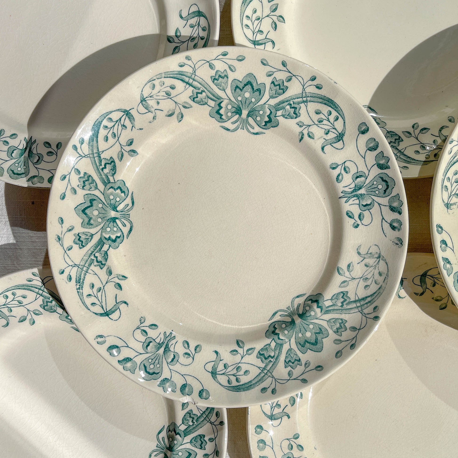 Lot de 8 Petites Assiettes Anciennes Terre de Fer "Figuig" – Longchamp XIXe