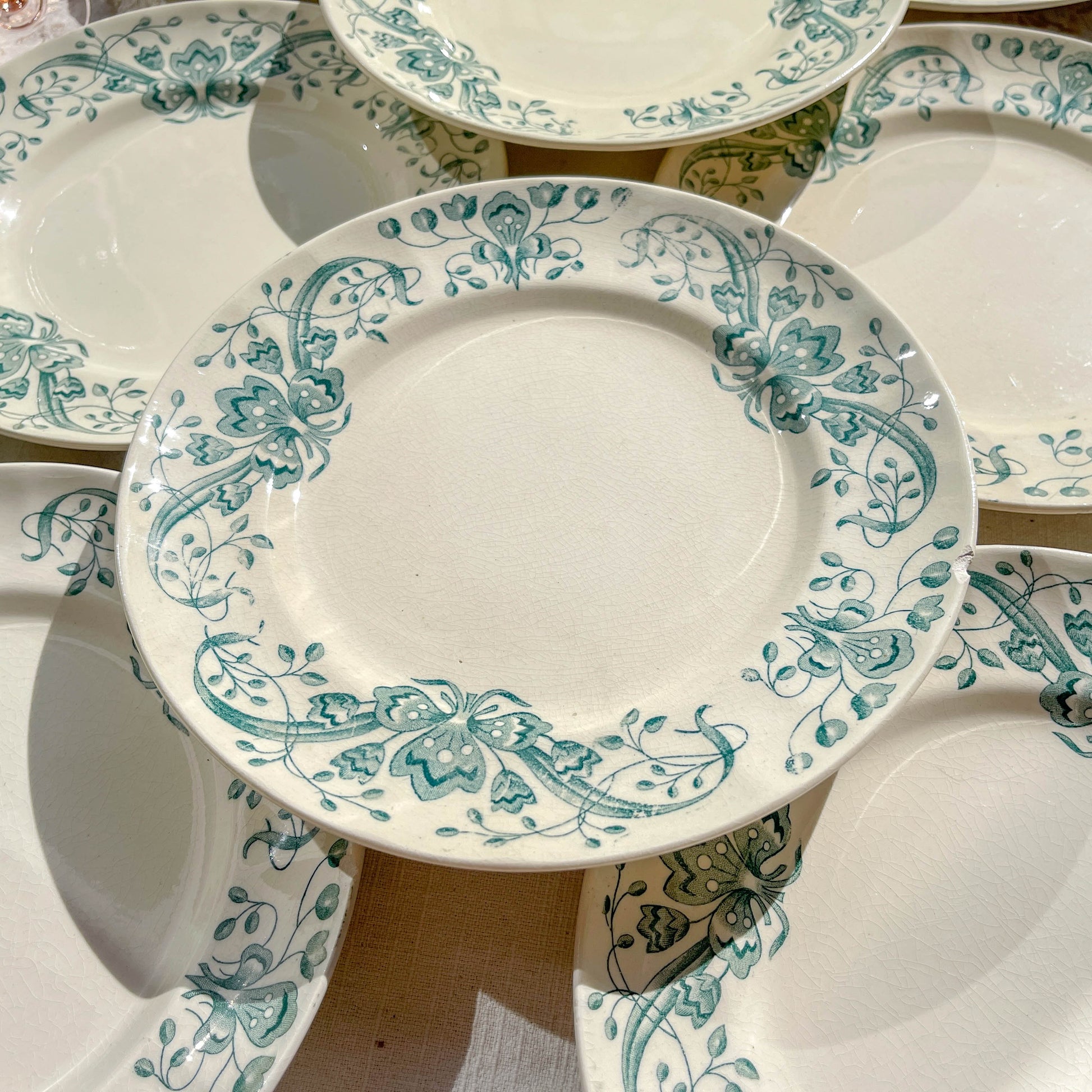 Lot de 8 Petites Assiettes Anciennes Terre de Fer "Figuig" – Longchamp XIXe