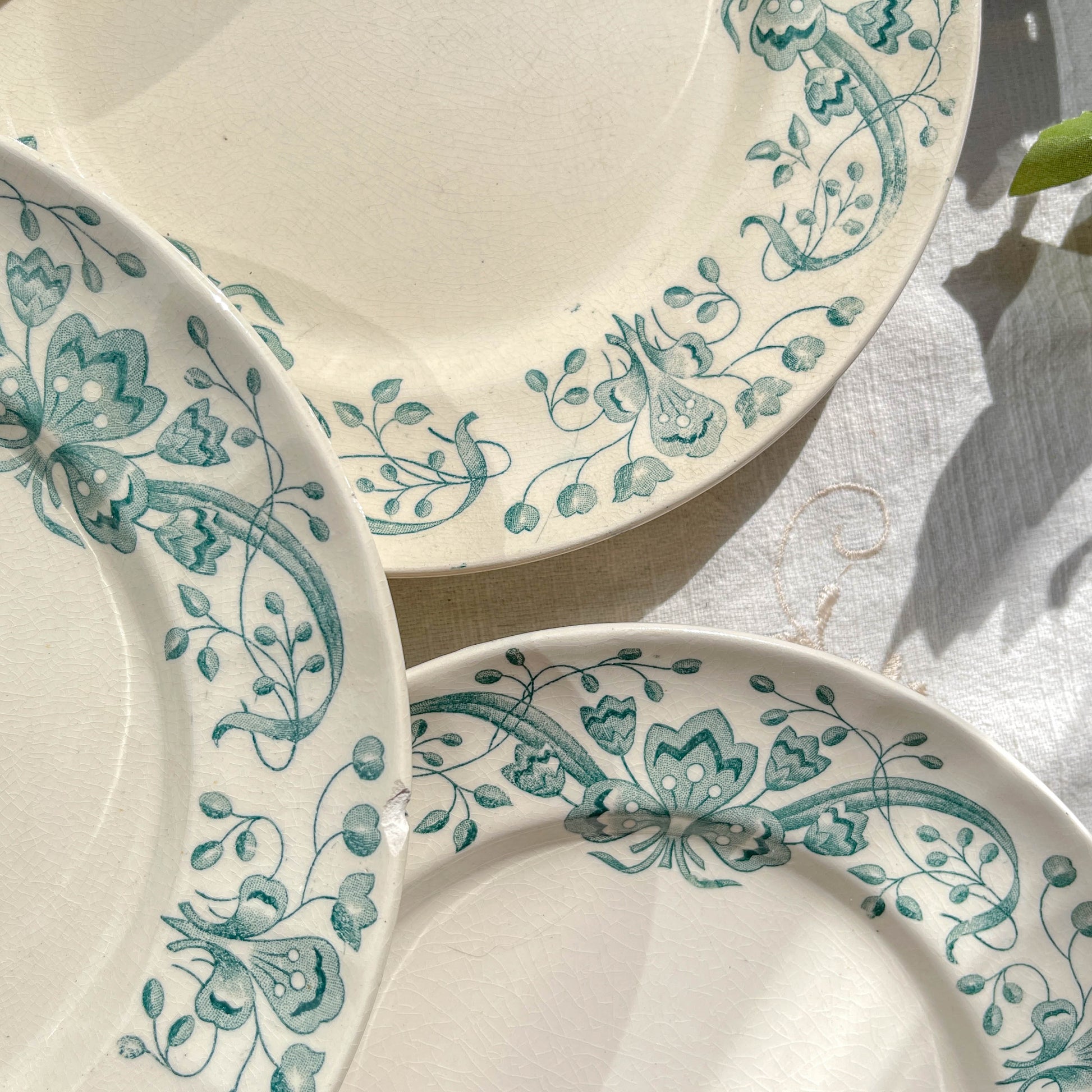 Lot de 8 Petites Assiettes Anciennes Terre de Fer "Figuig" – Longchamp XIXe