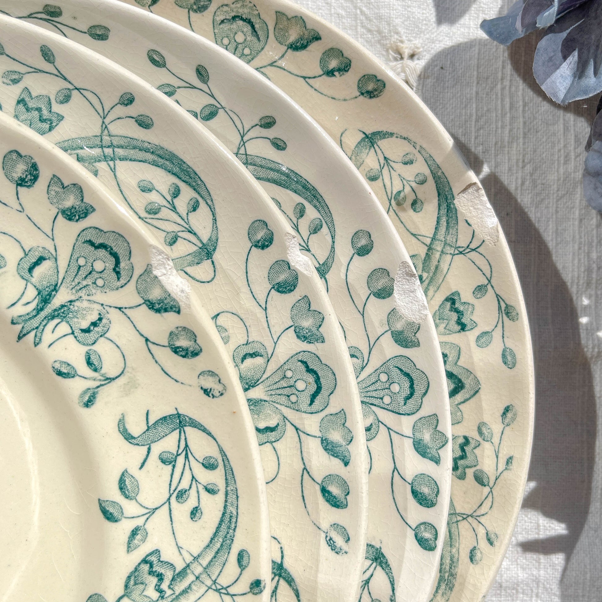 Lot de 8 Petites Assiettes Anciennes Terre de Fer "Figuig" – Longchamp XIXe