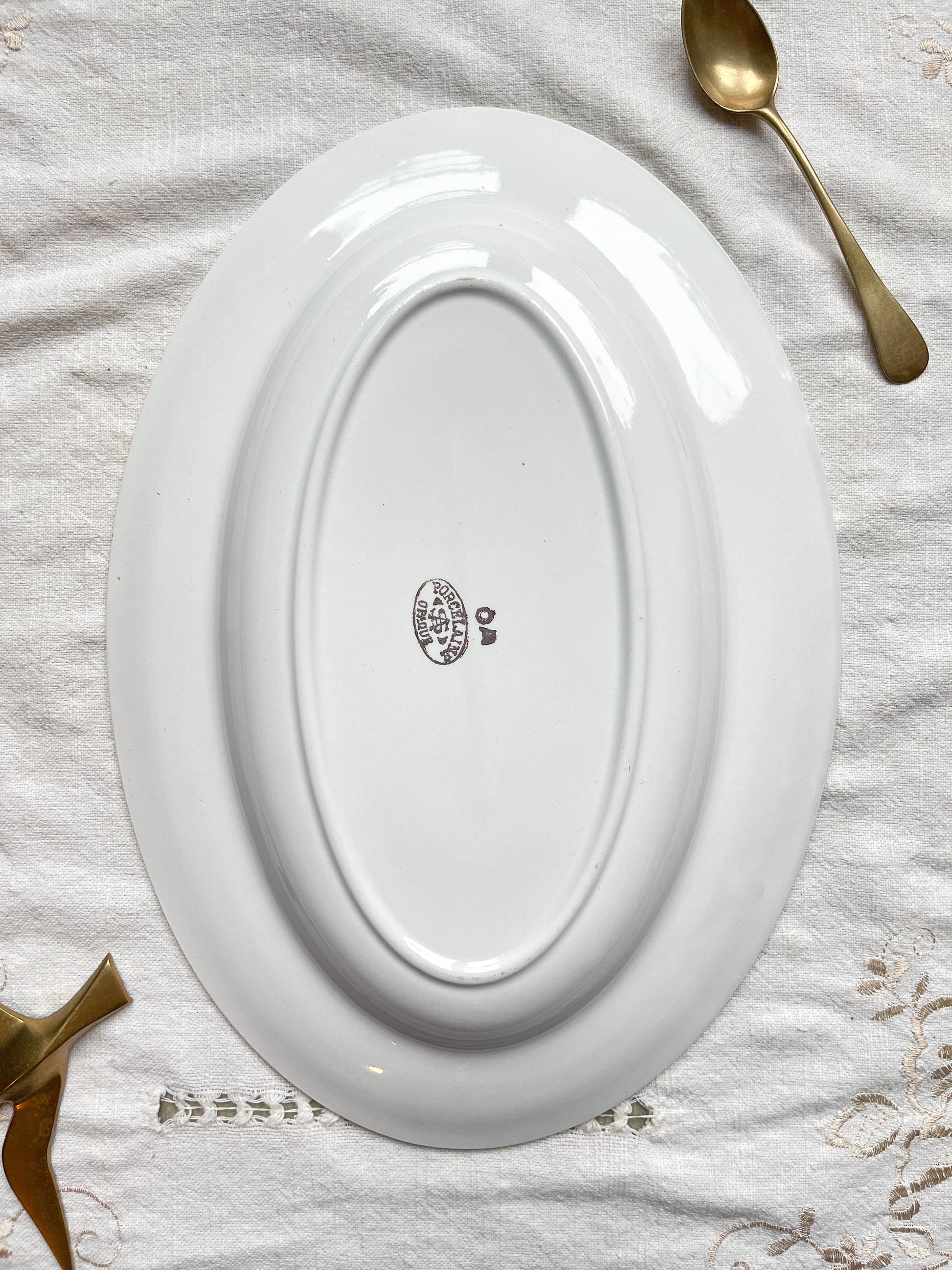 Plat oval porcelaine vintage blanche verte fleurie SALINS 66 de 1950s