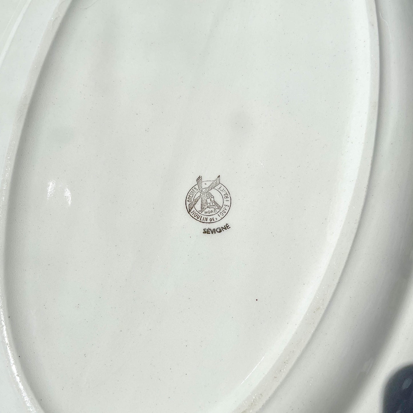 Plat oval Moulin des loups orchis sévigné motif fleuri bleu gris