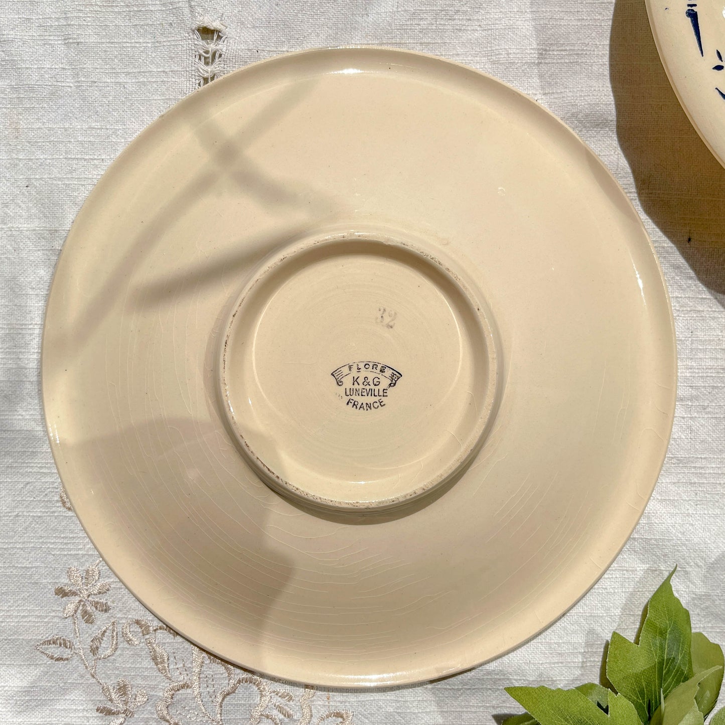 Petit plat creux porcelaine vintage K&g Luneville "Flore" 1950s petites fleures bleues