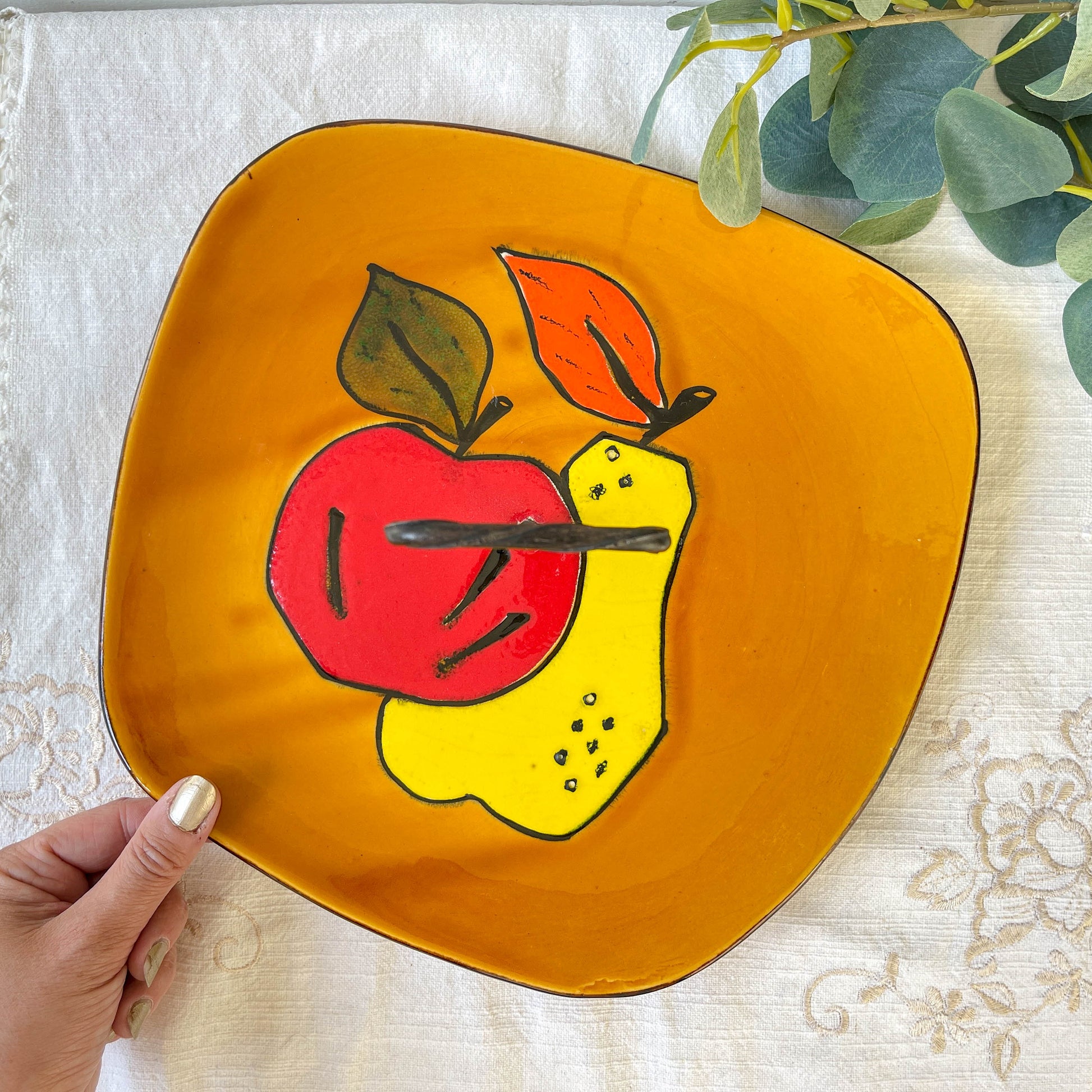 Plateau en céramique vintage avec poignée – Motif fruits style cubique