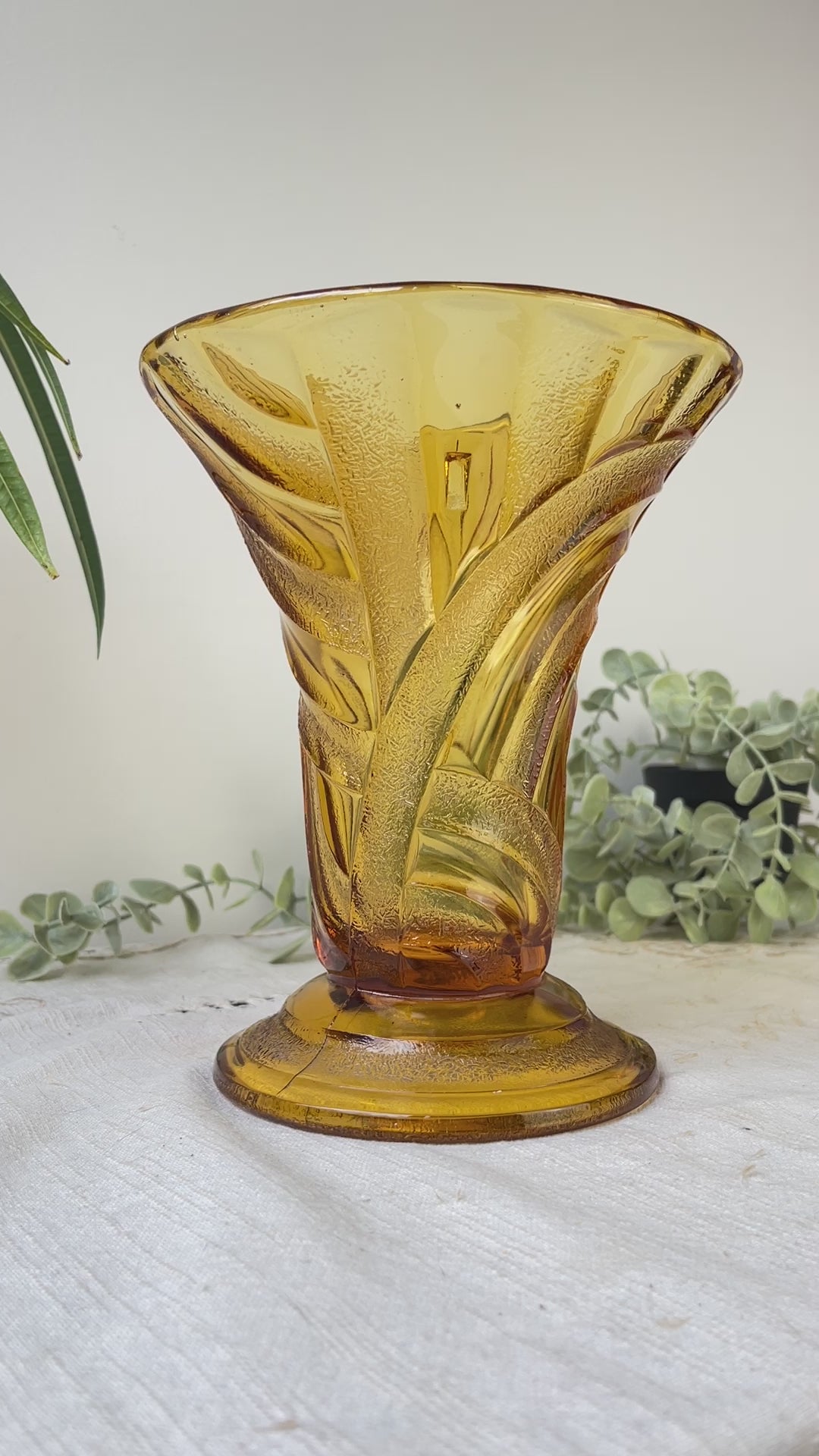 Vase vintage en verre ambre