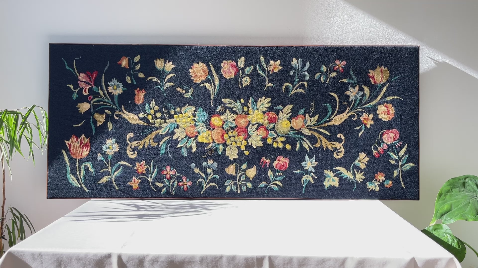 Grande tapisserie canevas vintage motif fleuri 1970