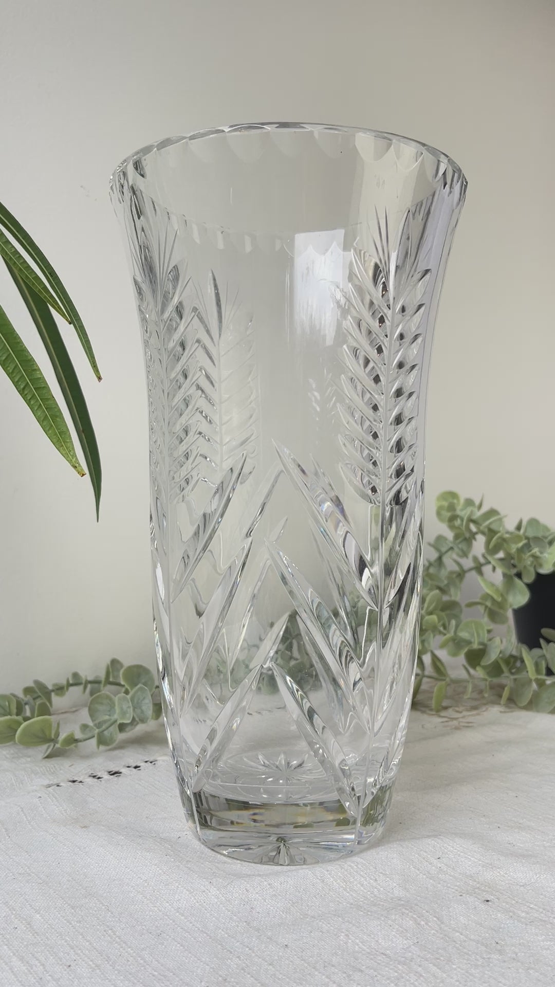 Vase vintage en cristal motif ciselé