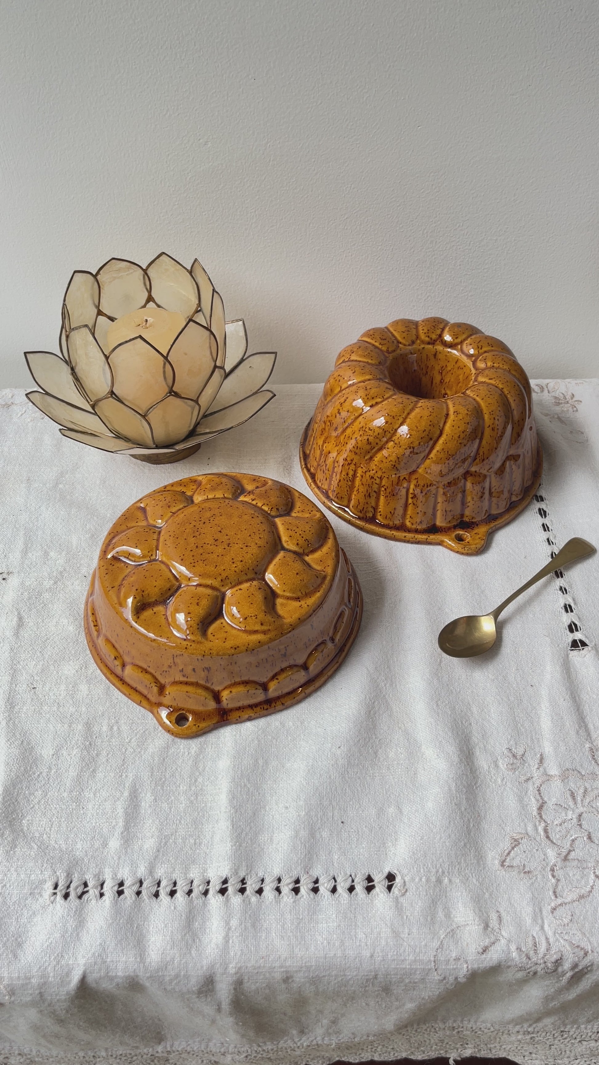 Moule à gâteau céramique moucheté 1950