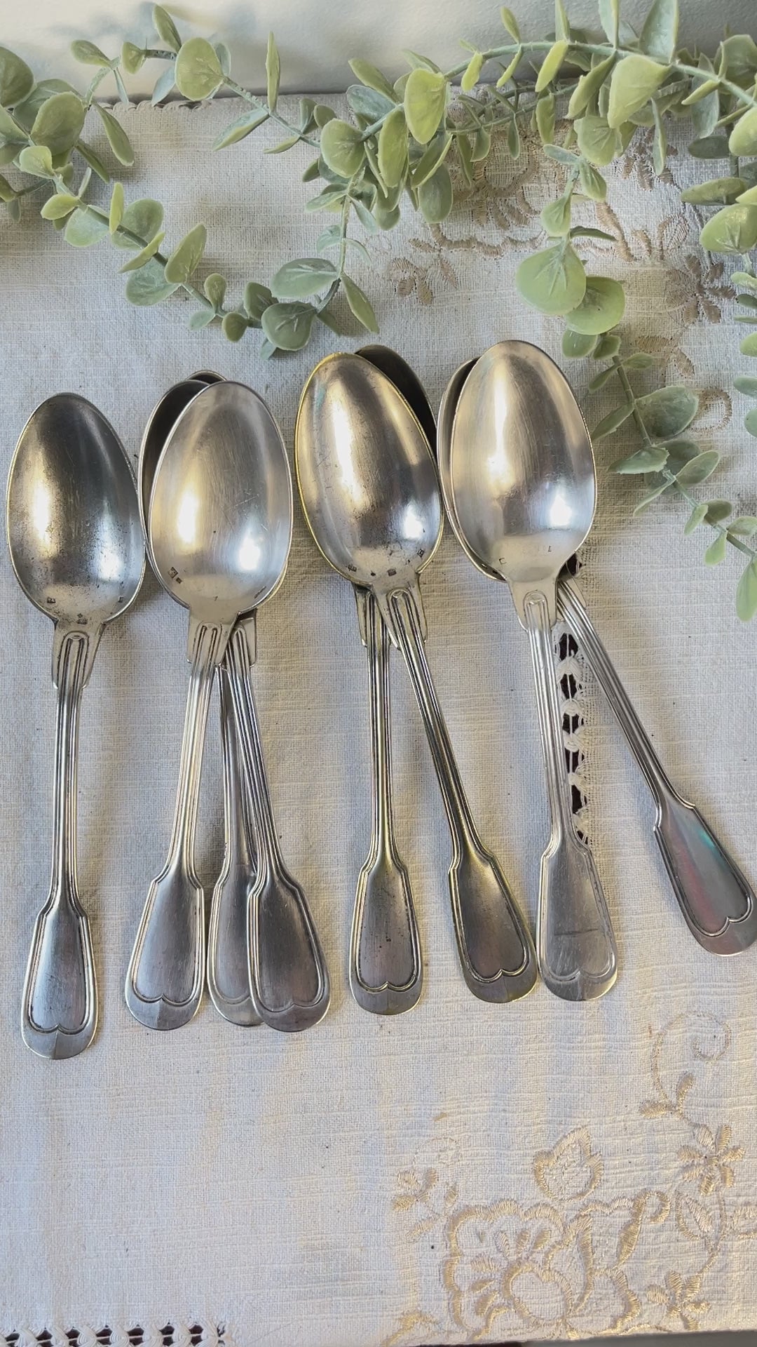 Ensemble de 8 cuillères à soupe vintage en métal argenté