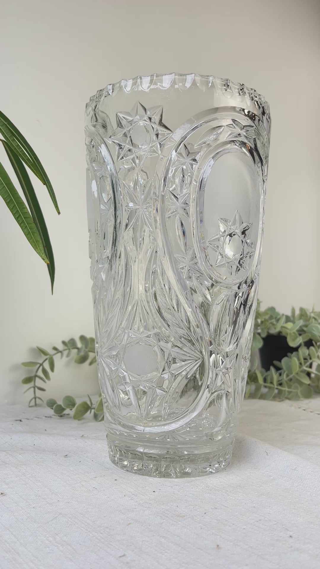 Vase vintage en cristal motif ciselé