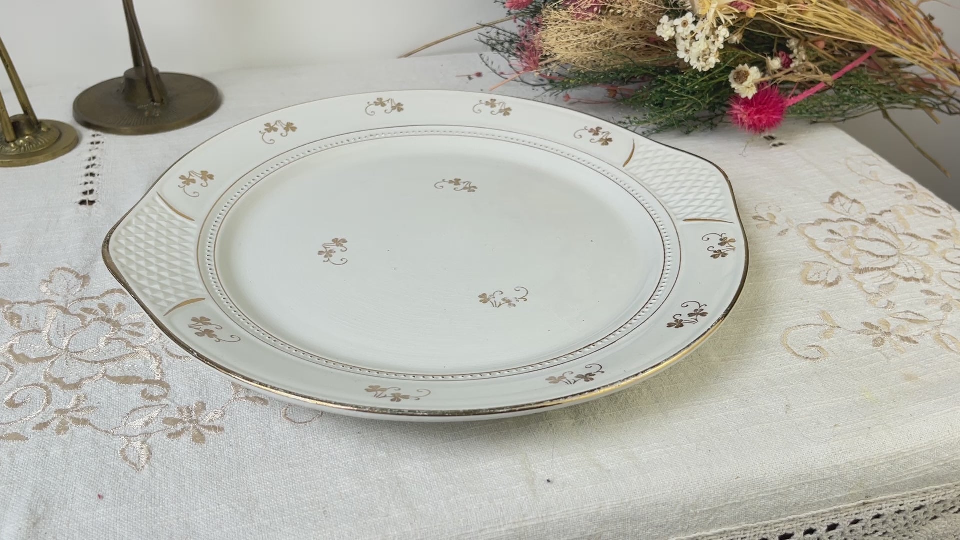 Plat à gâteau vintage porcelaine blanche dorée L’AMANDINOISE made in France