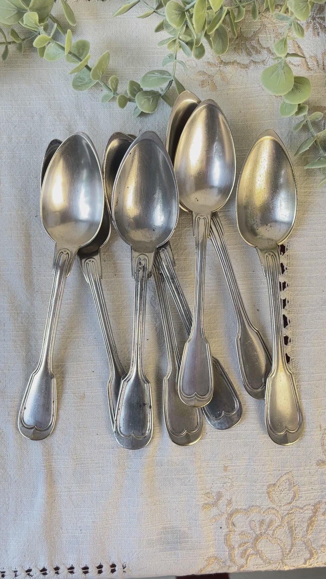 Ensemble de 8 cuillères à soupe vintage en métal argenté