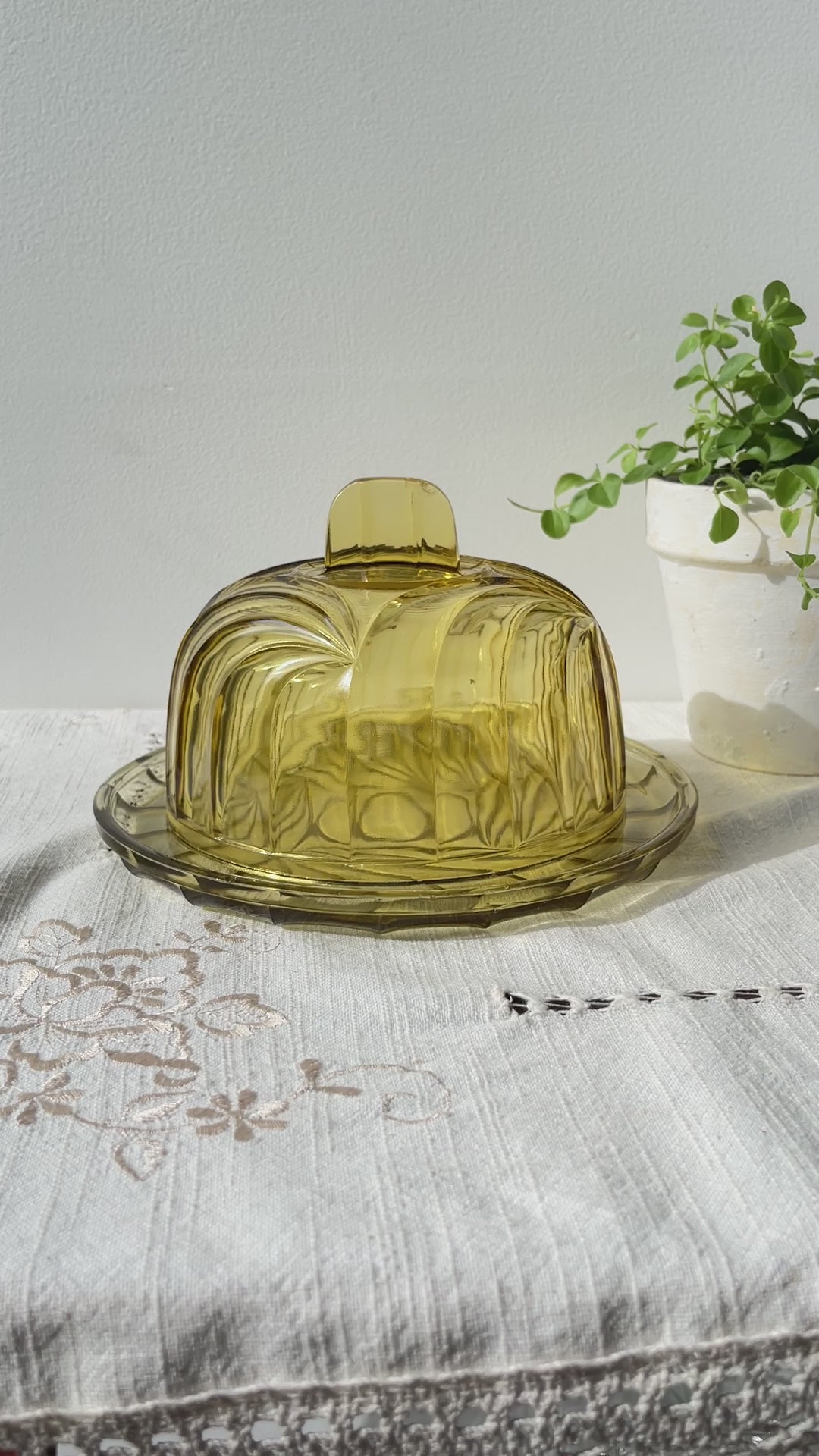 Cloche à fromage en verre ambré vintage – Made in France – Plateau à fromage rétro