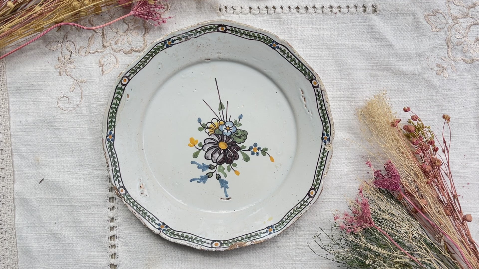 Ancienne Assiette Faïence Française XVIIIème NEVERS motif fleuri