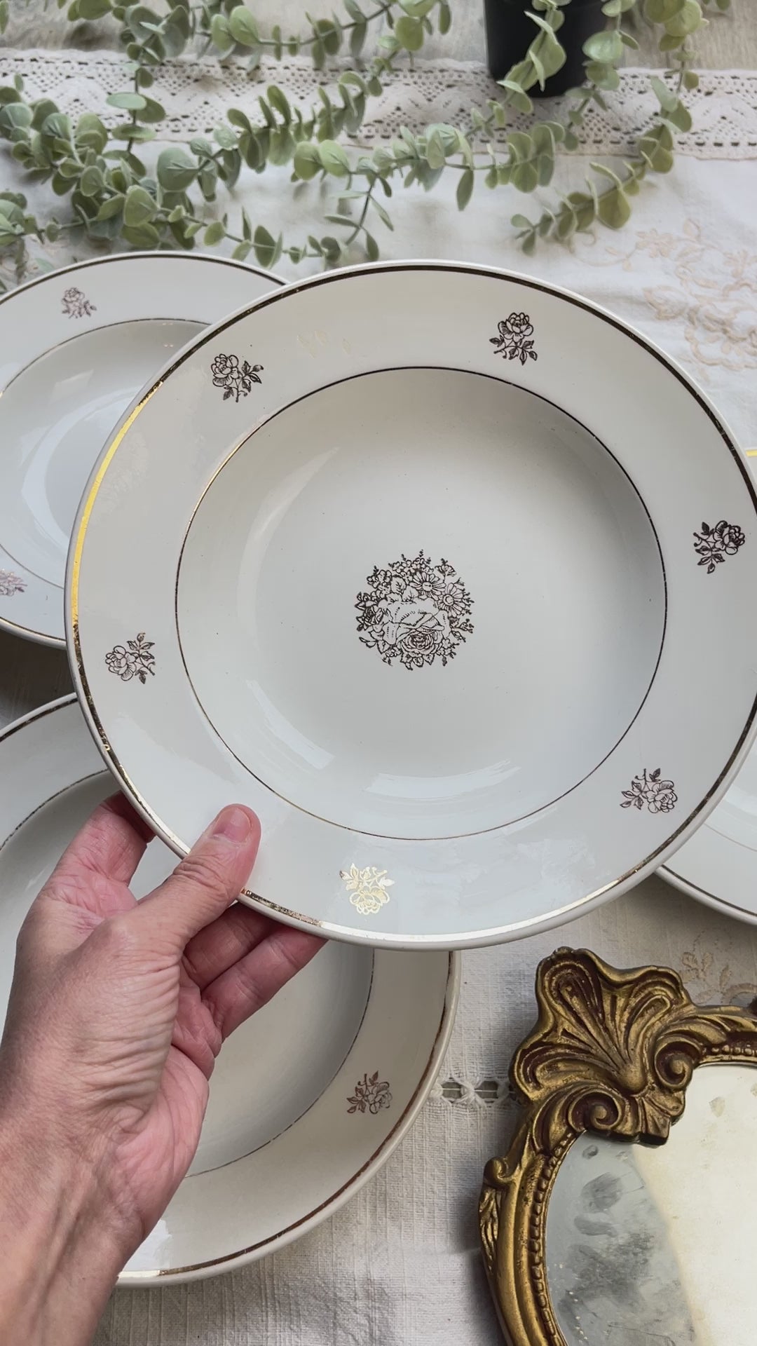 5 Assiettes creuses porcelaine vintage Française motif fleurs dorées