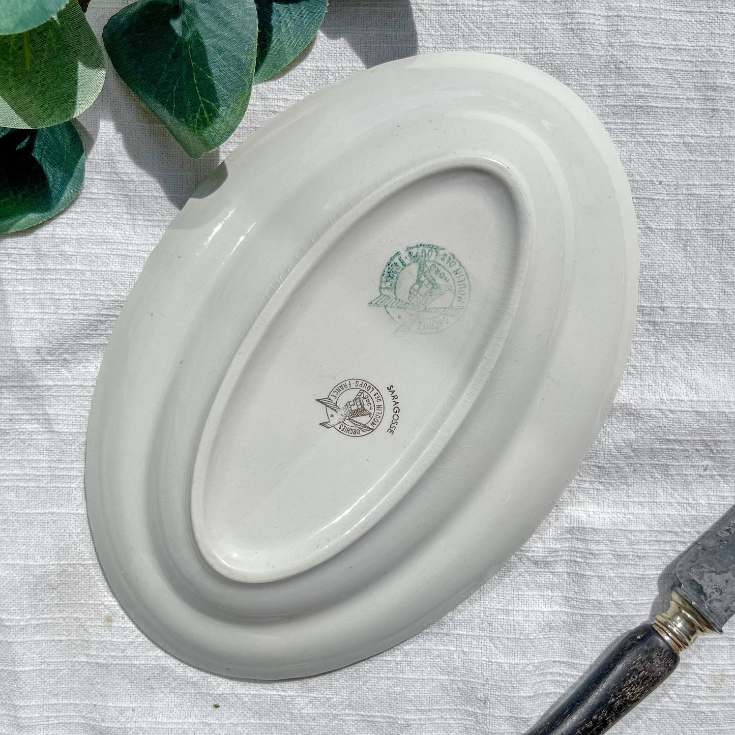 Ravier en porcelaine vintage blanche verte Iris Moulin des Loups "Sargosse" 1950s