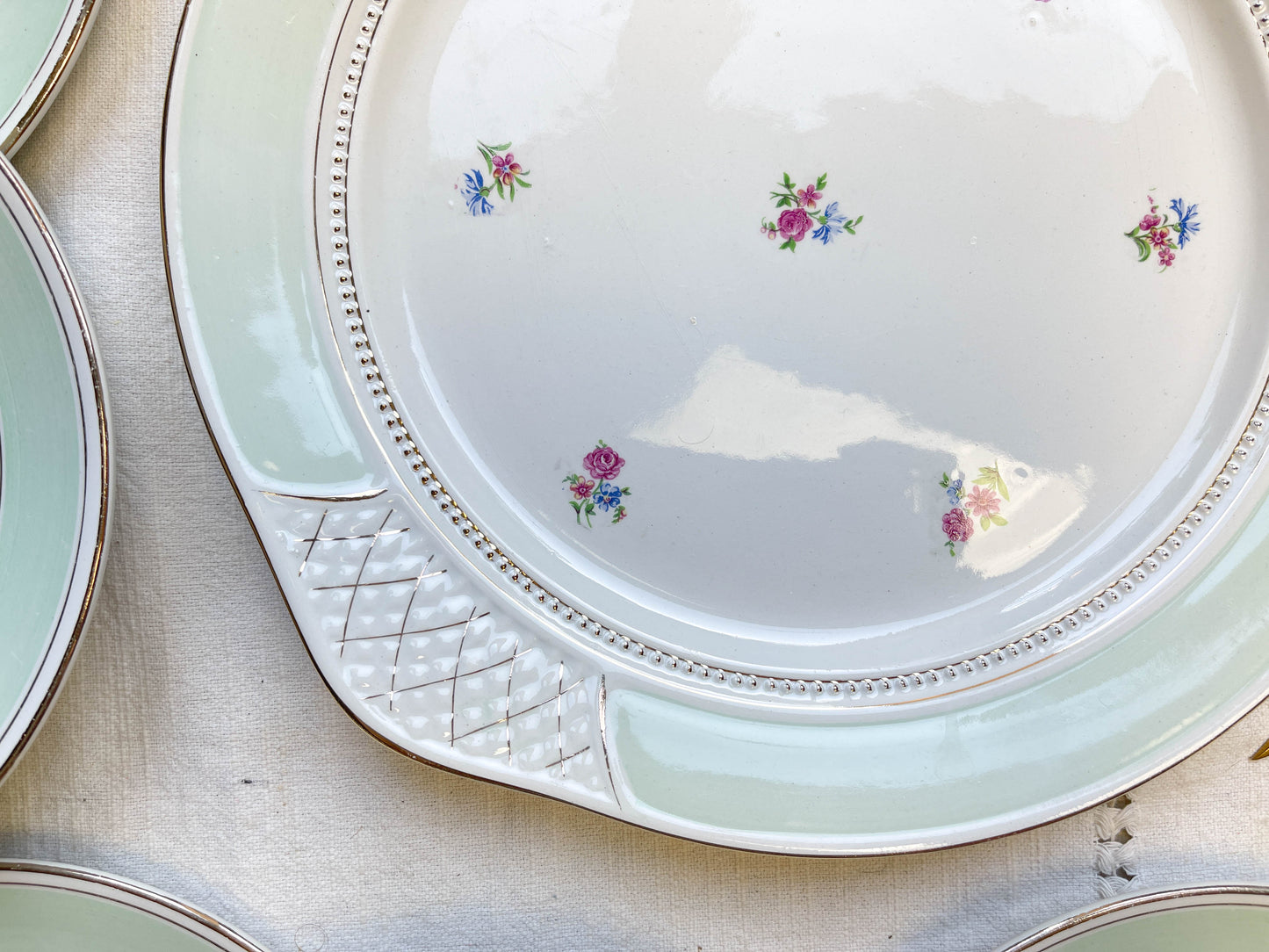 Petites assiettes + Plat porcelaine vintage blanche verte fleurie SALINS 66 de 1950s