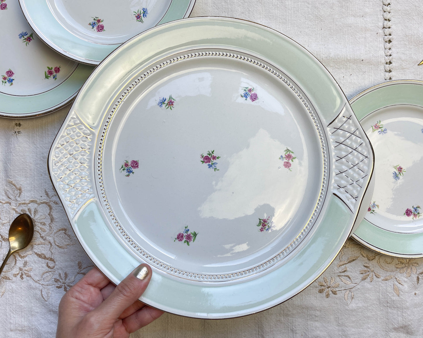 Petites assiettes + Plat porcelaine vintage blanche verte fleurie SALINS 66 de 1950s
