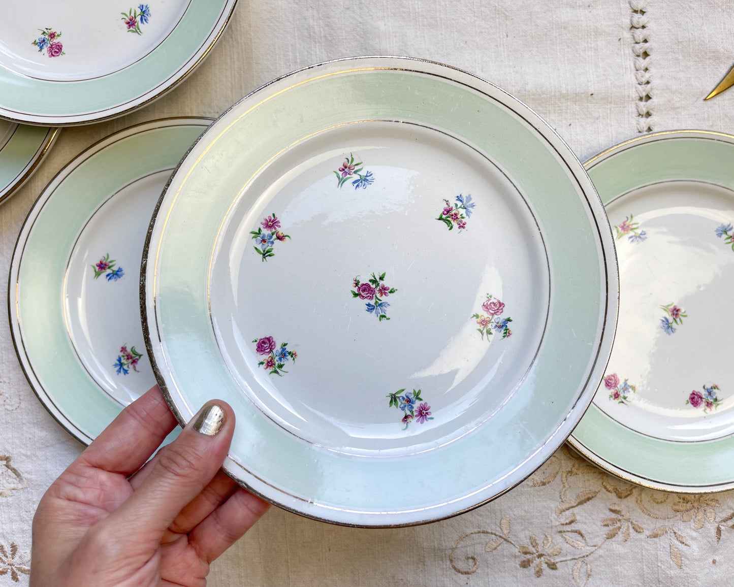 Petites assiettes + Plat porcelaine vintage blanche verte fleurie SALINS 66 de 1950s