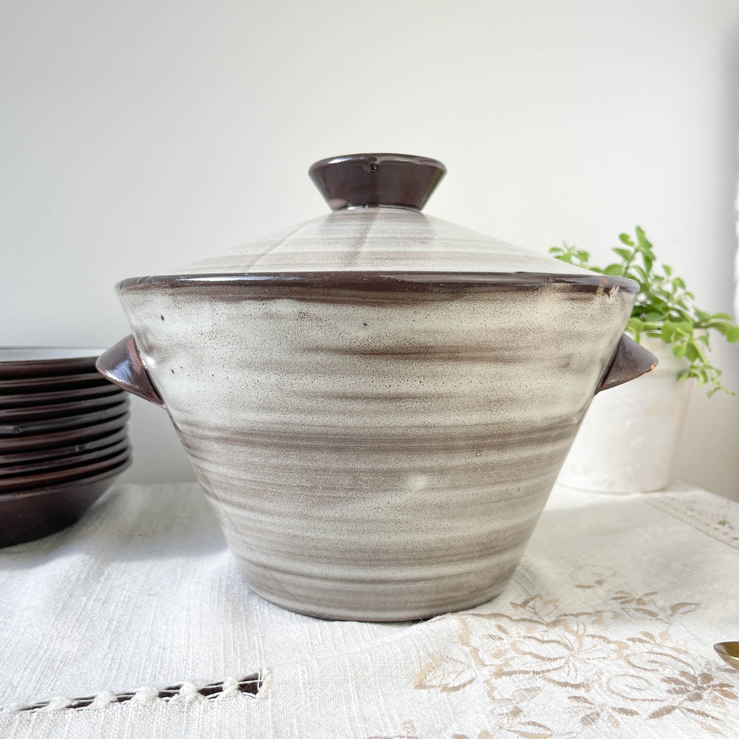 Assiettes à soupe et soupière en céramique vintage