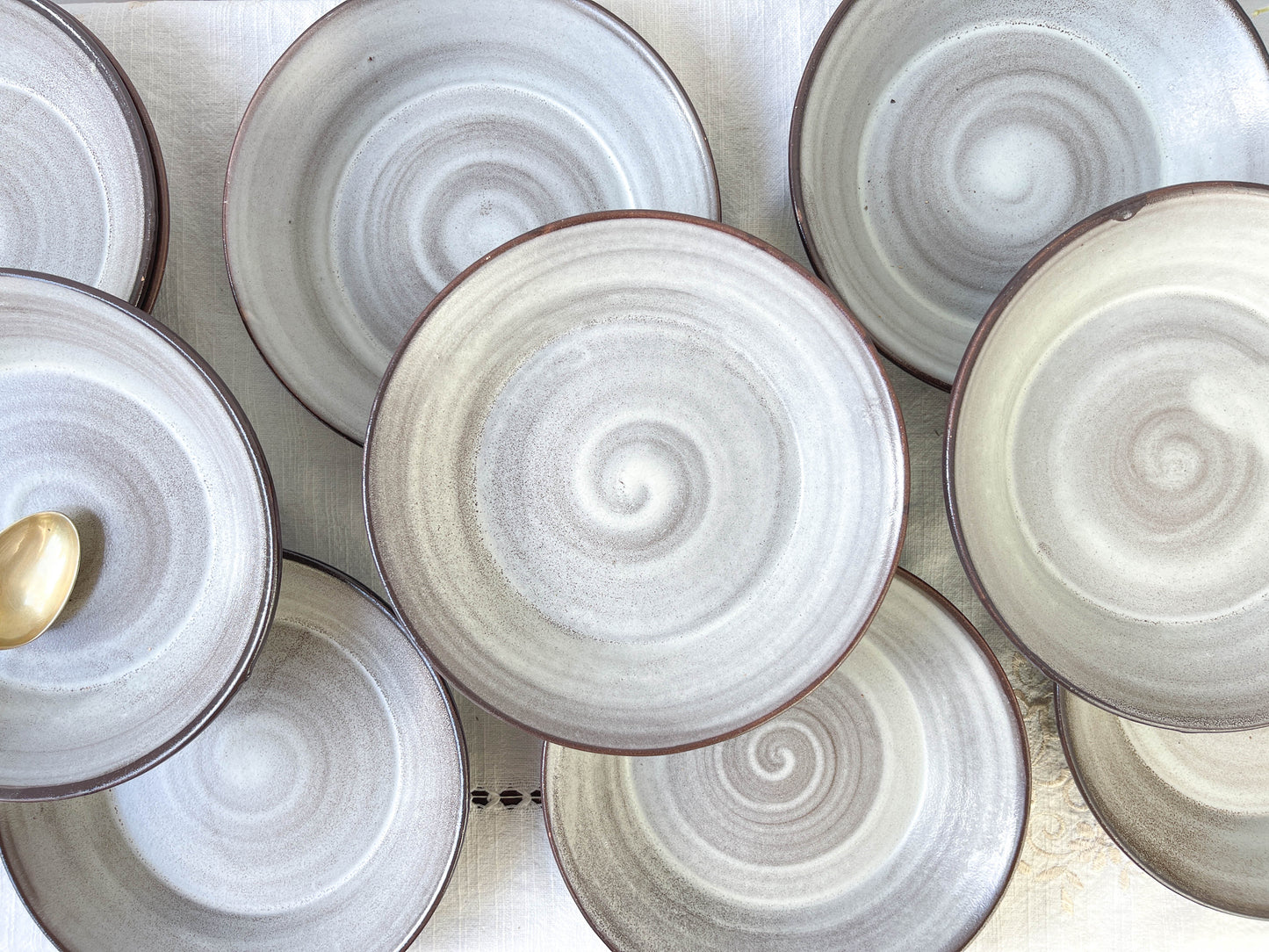 Assiettes à soupe et soupière en céramique vintage