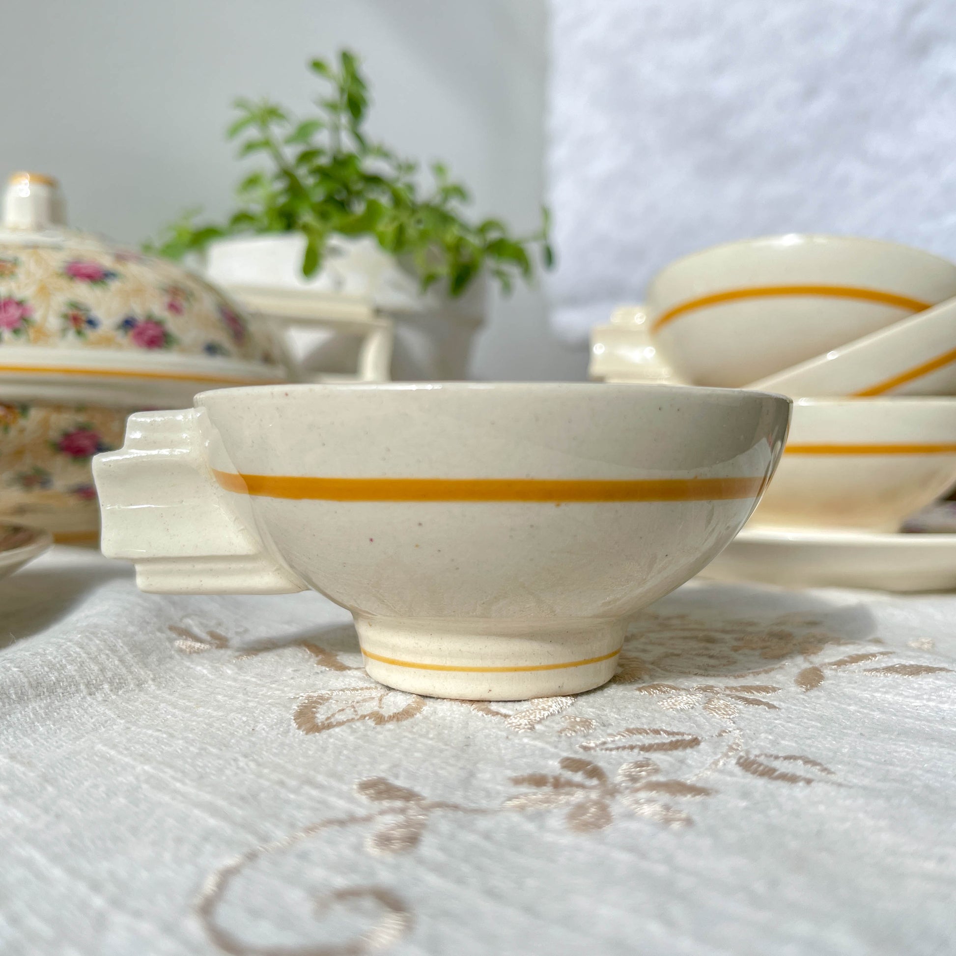 Service à thé café Robj Paris noyau en porcelaine jaune fleuri – Style Art déco vintage