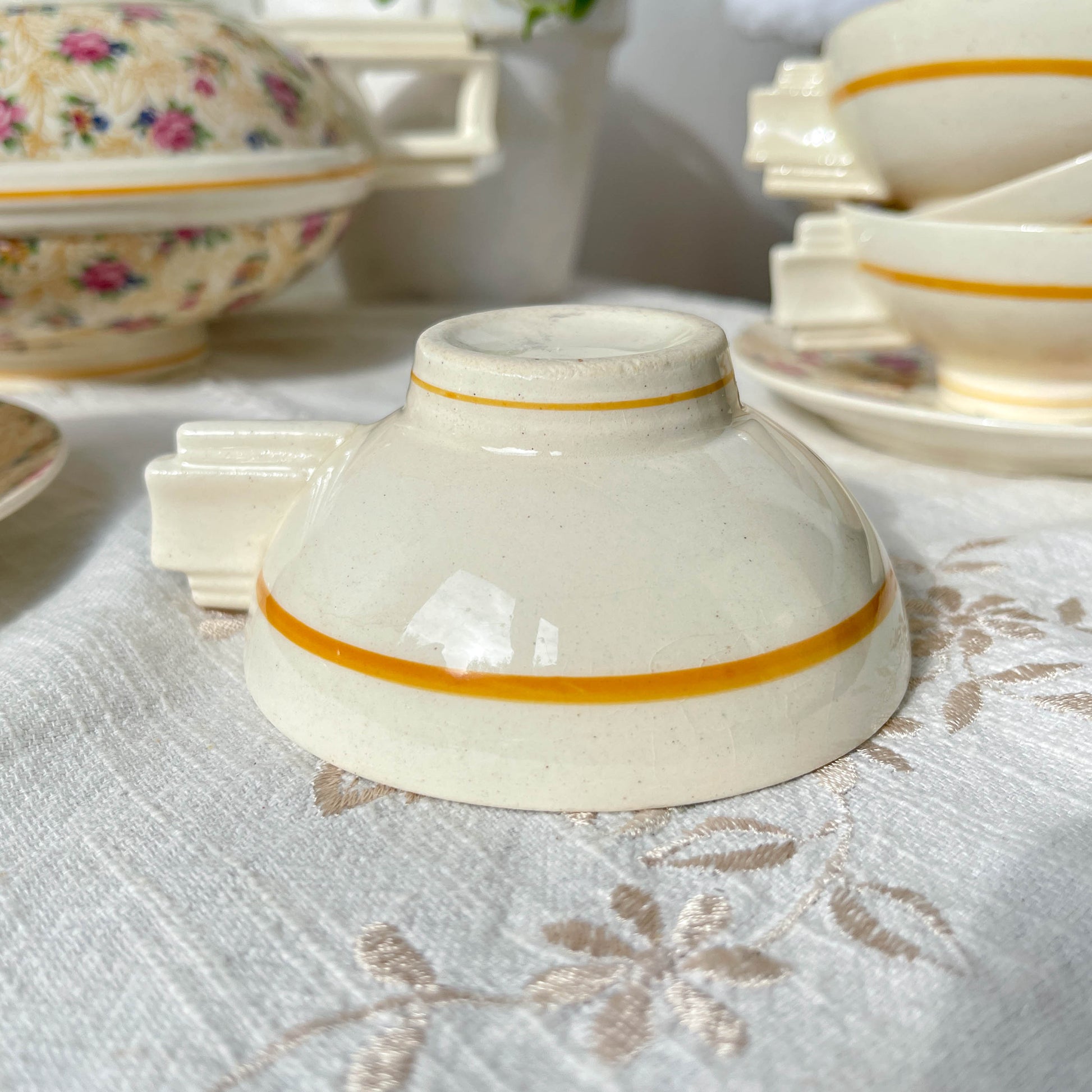 Service à thé café Robj Paris noyau en porcelaine jaune fleuri – Style Art déco vintage