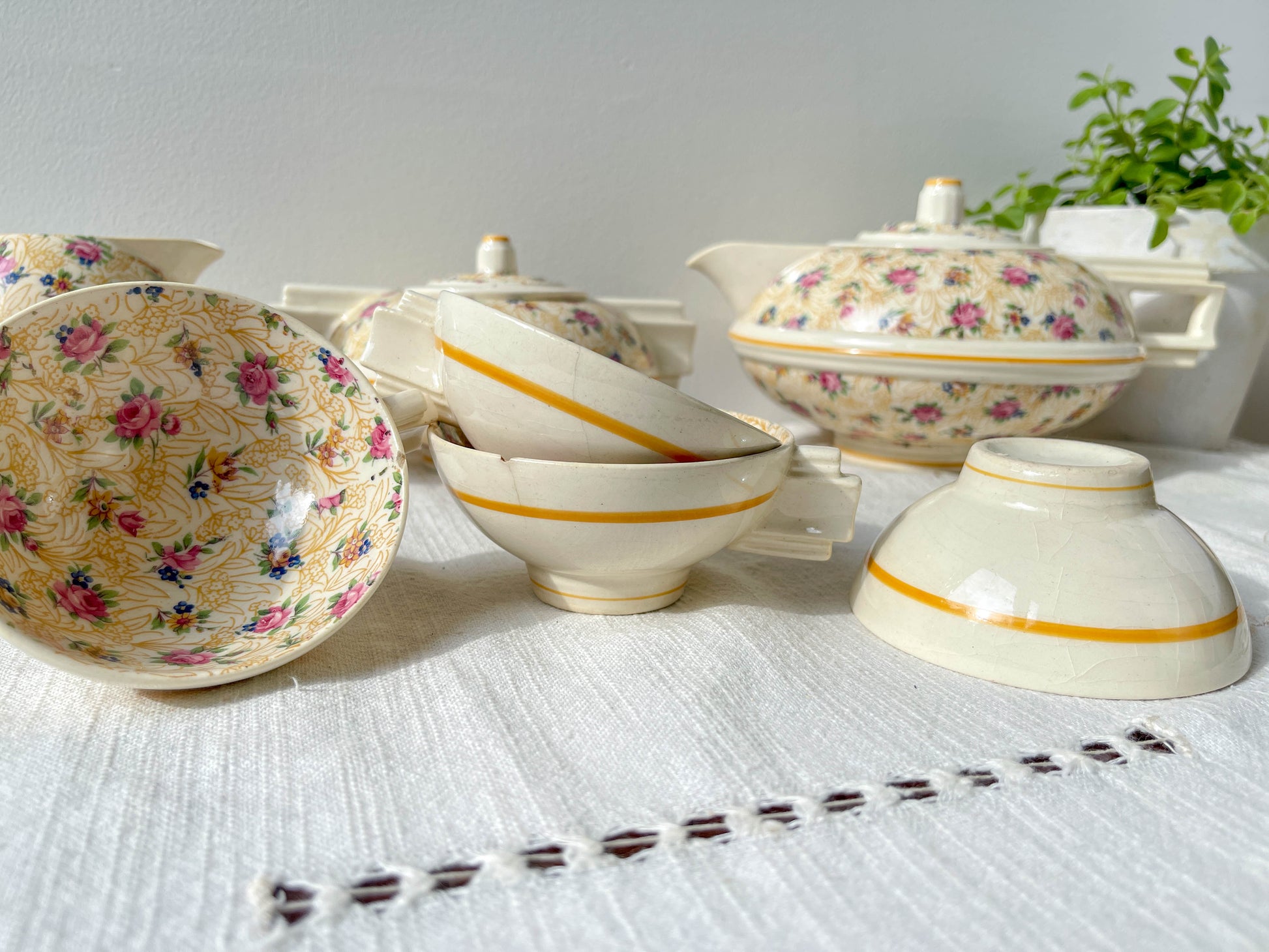 Service à thé café Robj Paris noyau en porcelaine jaune fleuri – Style Art déco vintage