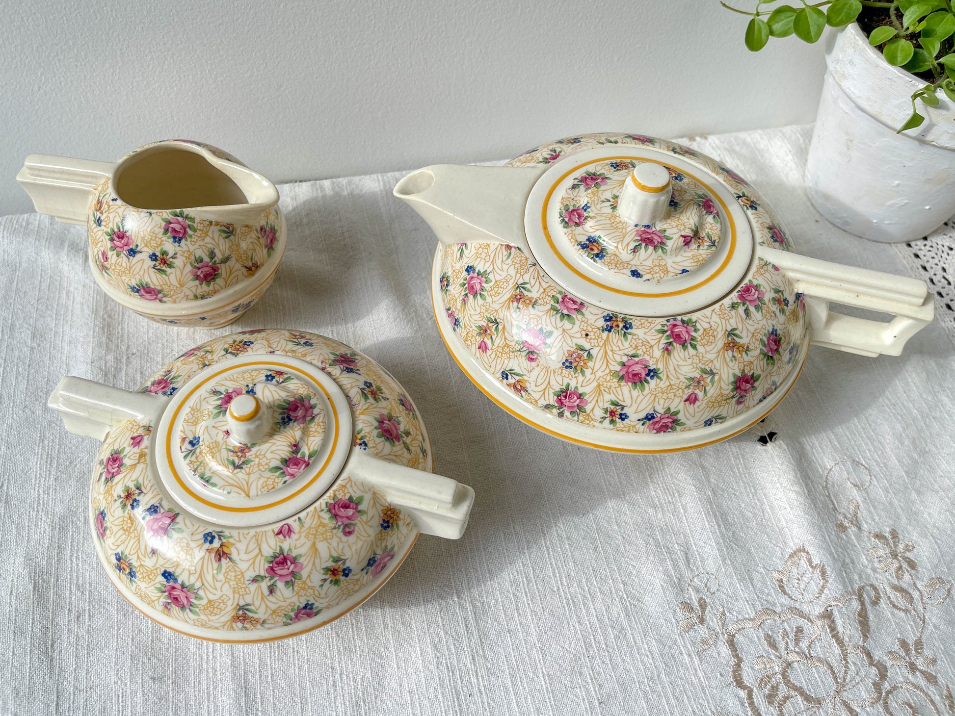 Service à thé café Robj Paris noyau en porcelaine jaune fleuri – Style Art déco vintage