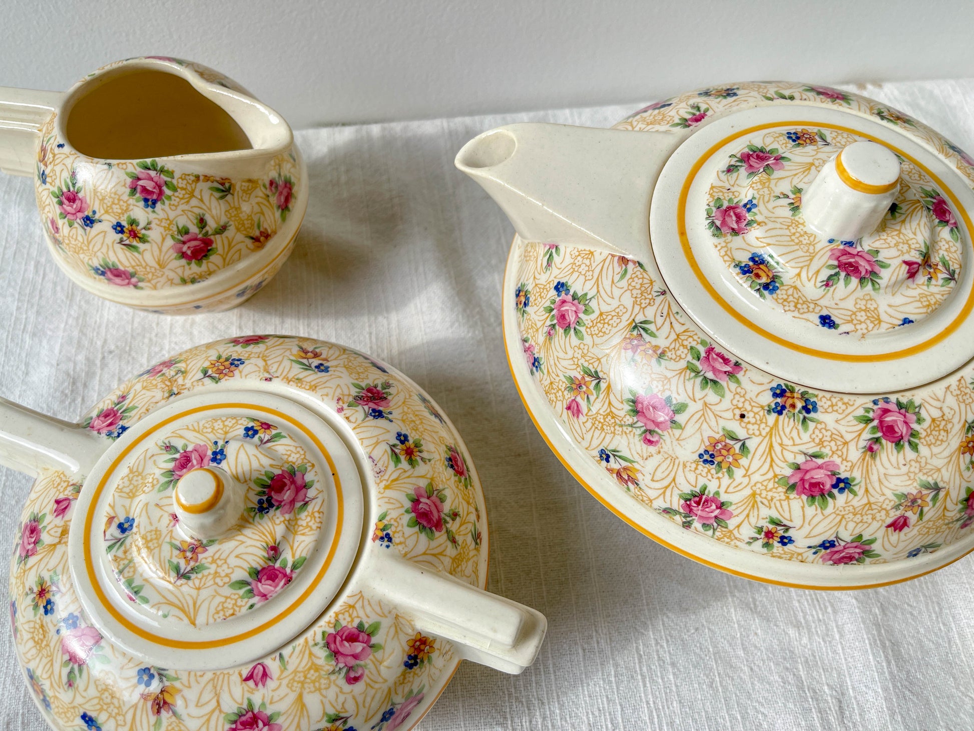 Service à thé café Robj Paris noyau en porcelaine jaune fleuri – Style Art déco vintage