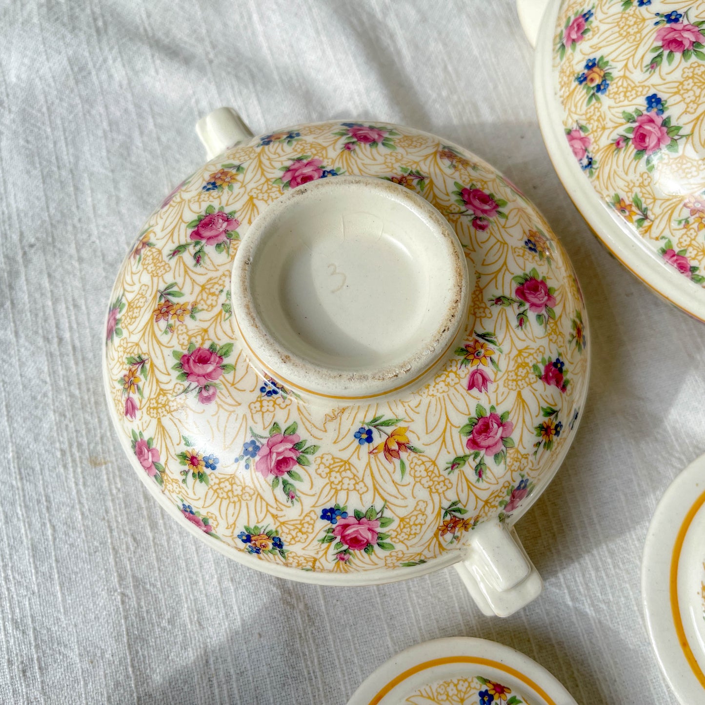 Service à thé café Robj Paris noyau en porcelaine jaune fleuri – Style Art déco vintage