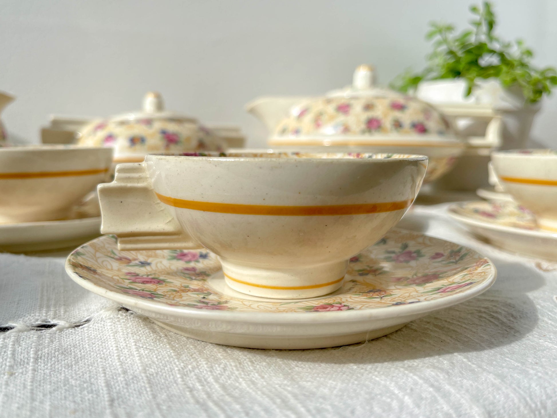 Service à thé café Robj Paris noyau en porcelaine jaune fleuri – Style Art déco vintage
