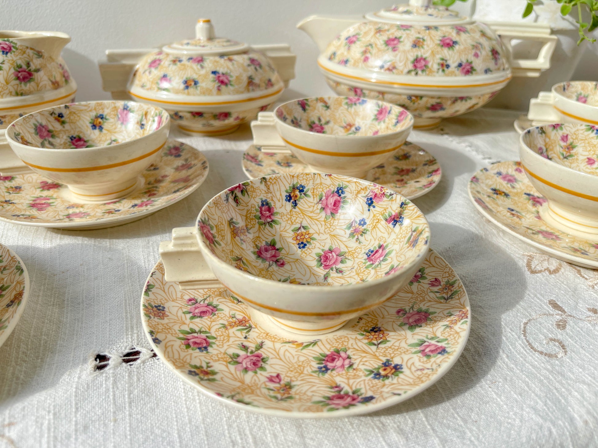 Service à thé café Robj Paris noyau en porcelaine jaune fleuri – Style Art déco vintage