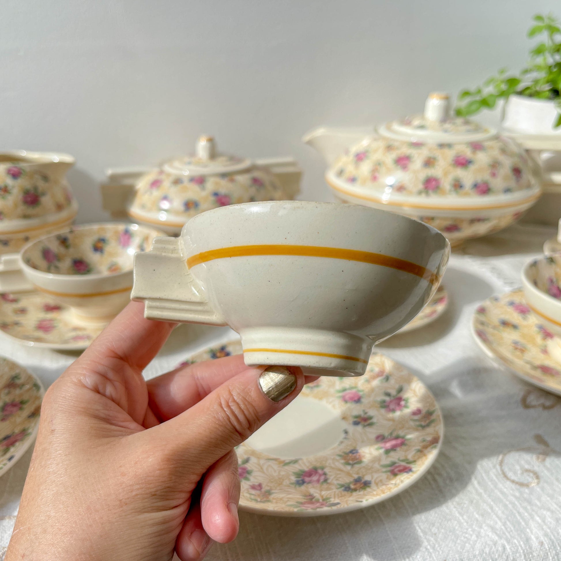 Service à thé café Robj Paris noyau en porcelaine jaune fleuri – Style Art déco vintage