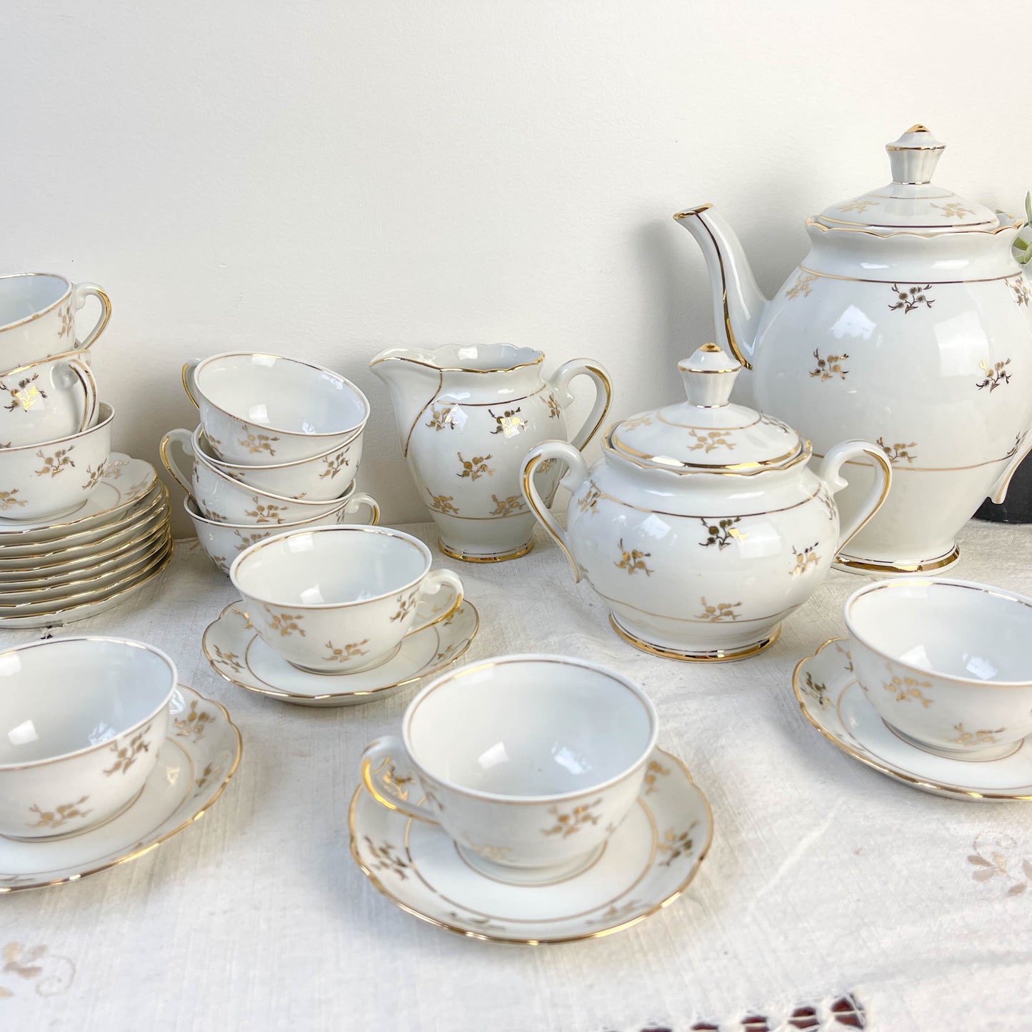 Service à thé/café vintage en porcelaine blanche doré Chauvigny