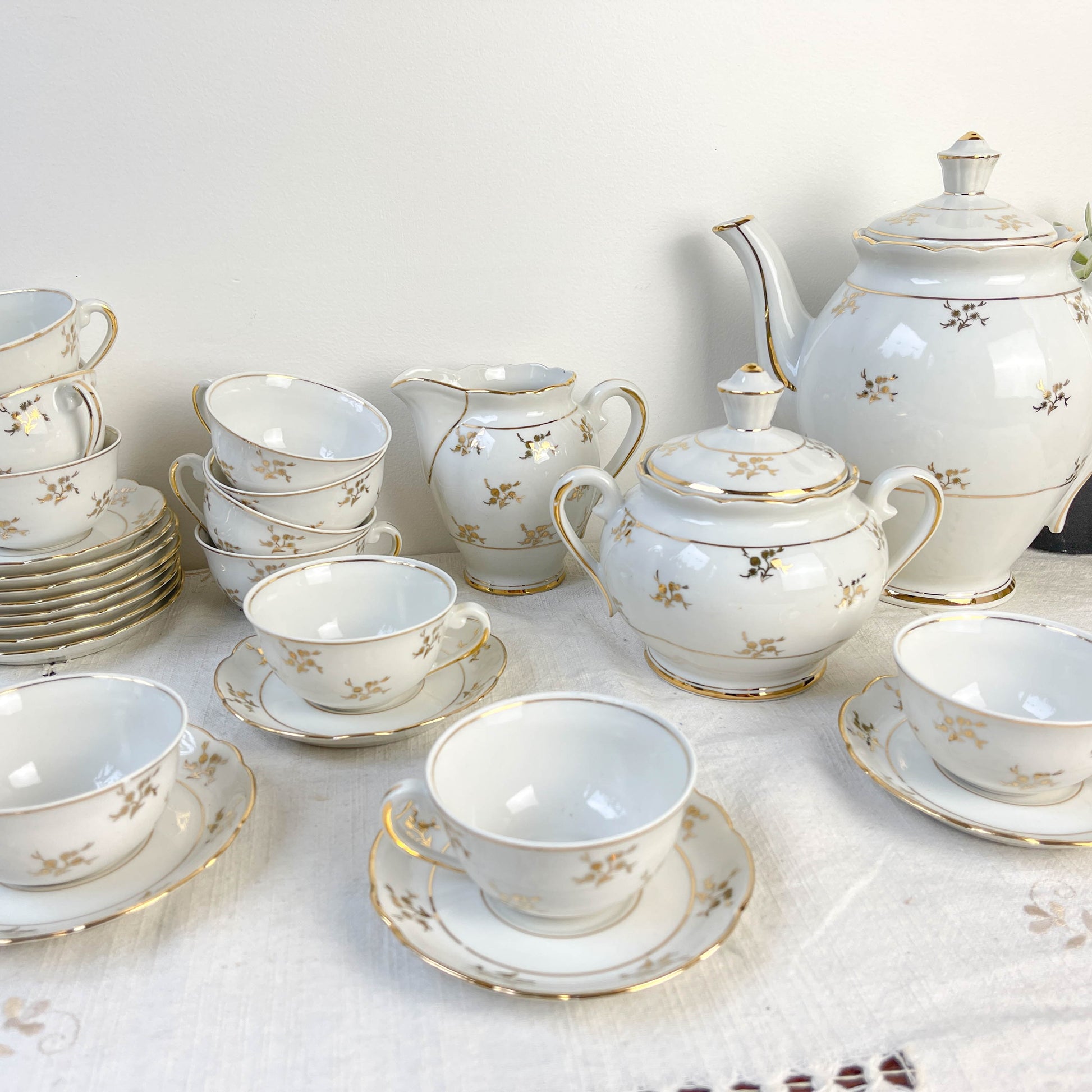 Service à thé/café vintage en porcelaine blanche doré Chauvigny