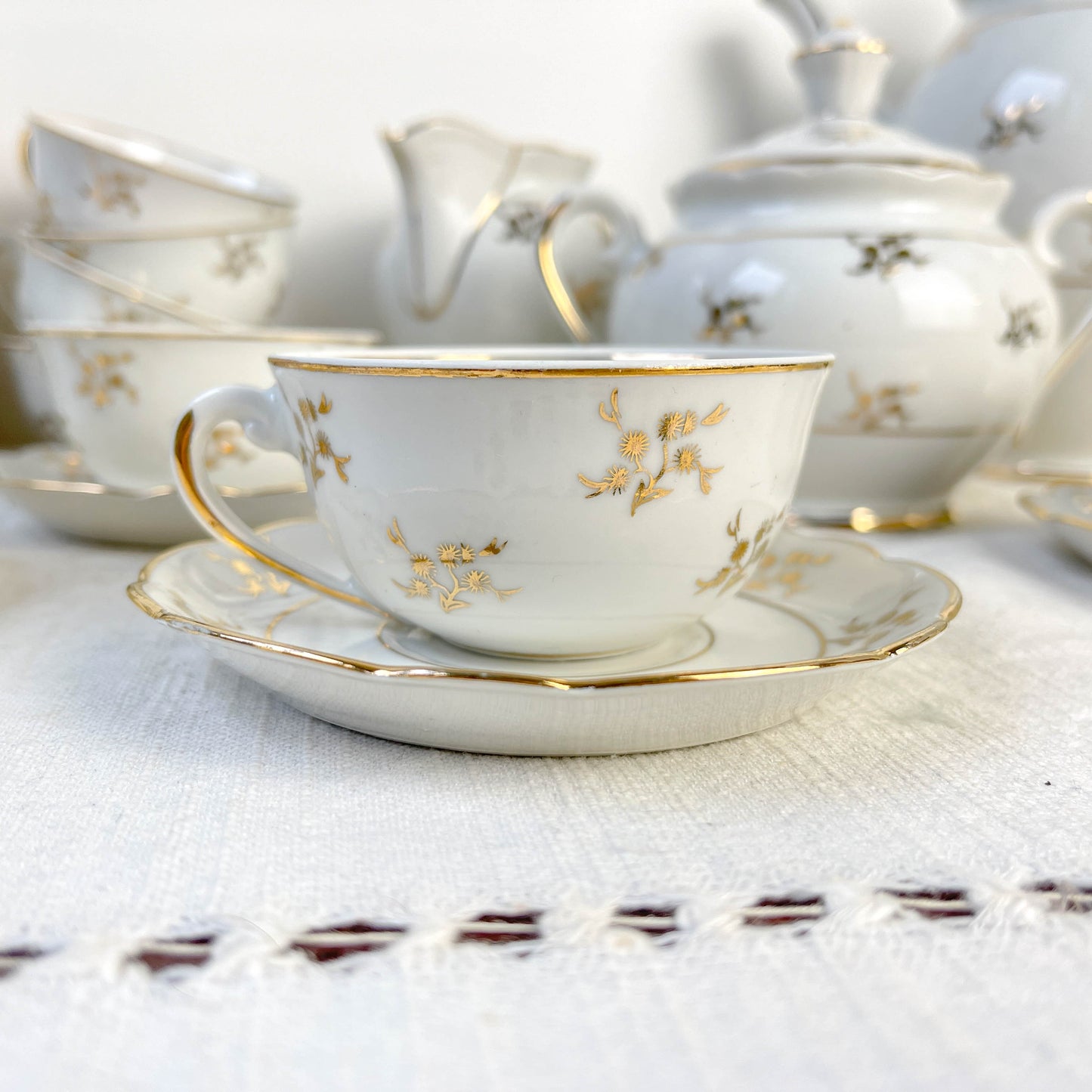 Service à thé/café vintage en porcelaine blanche doré Chauvigny