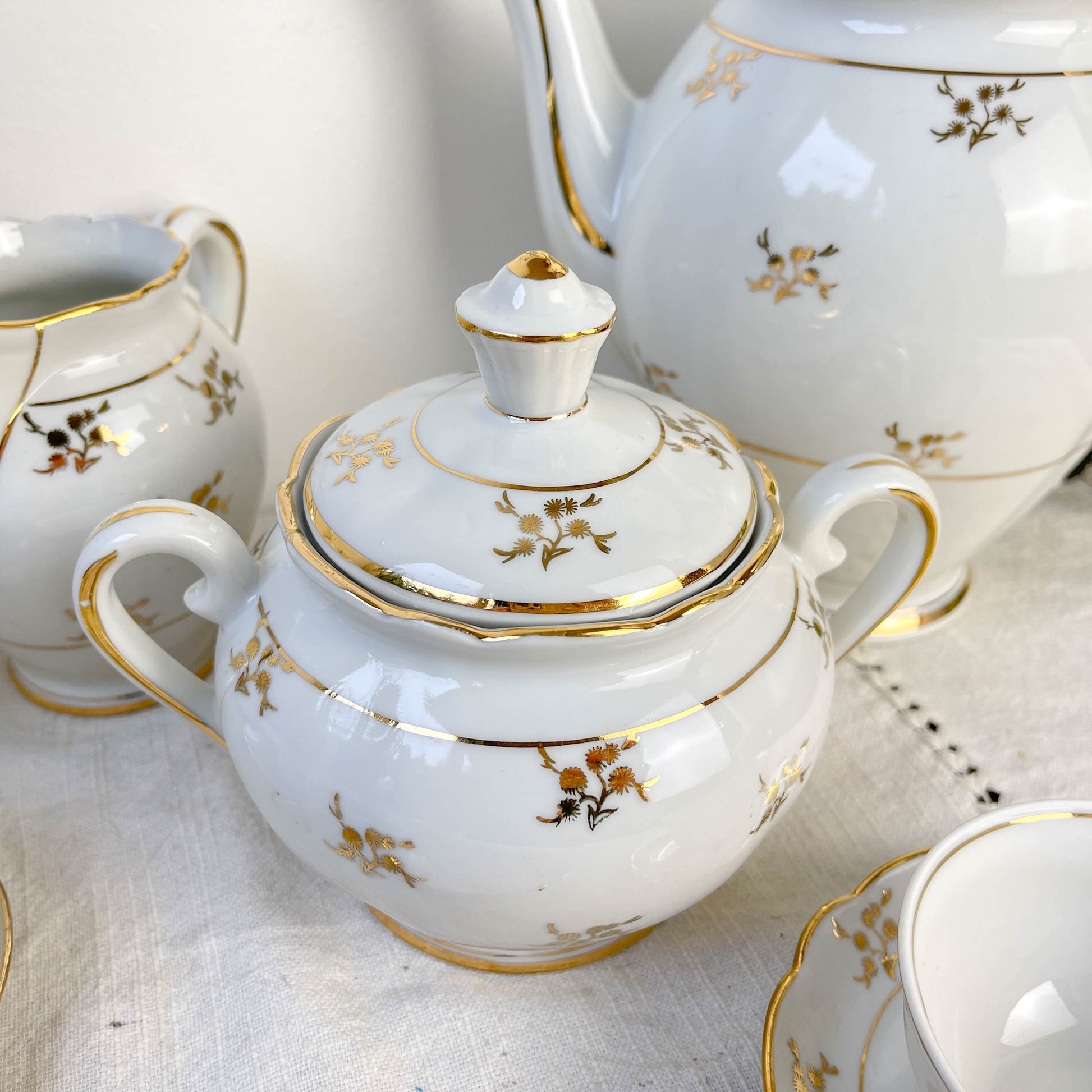 Service à thé/café vintage en porcelaine blanche doré Chauvigny