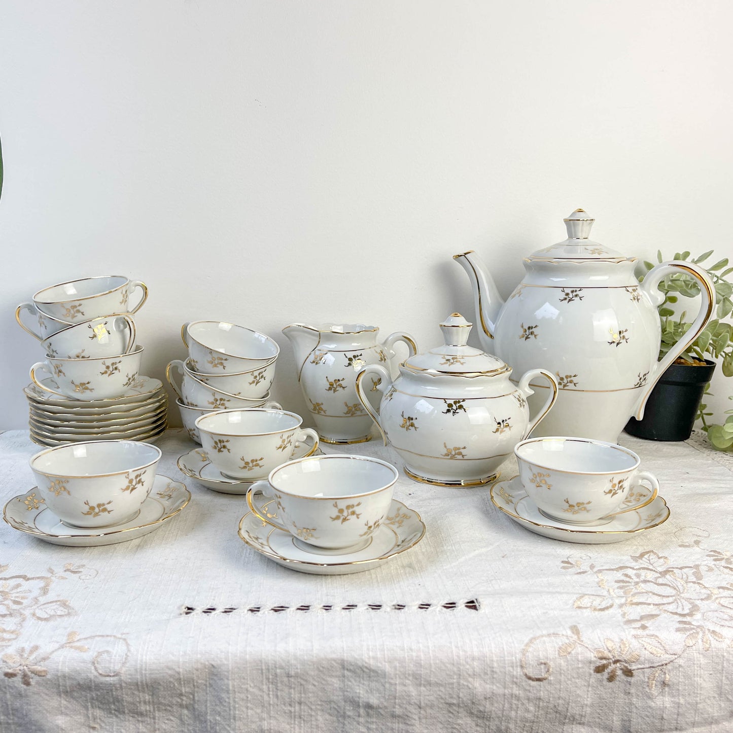 Service à thé/café vintage en porcelaine blanche doré Chauvigny