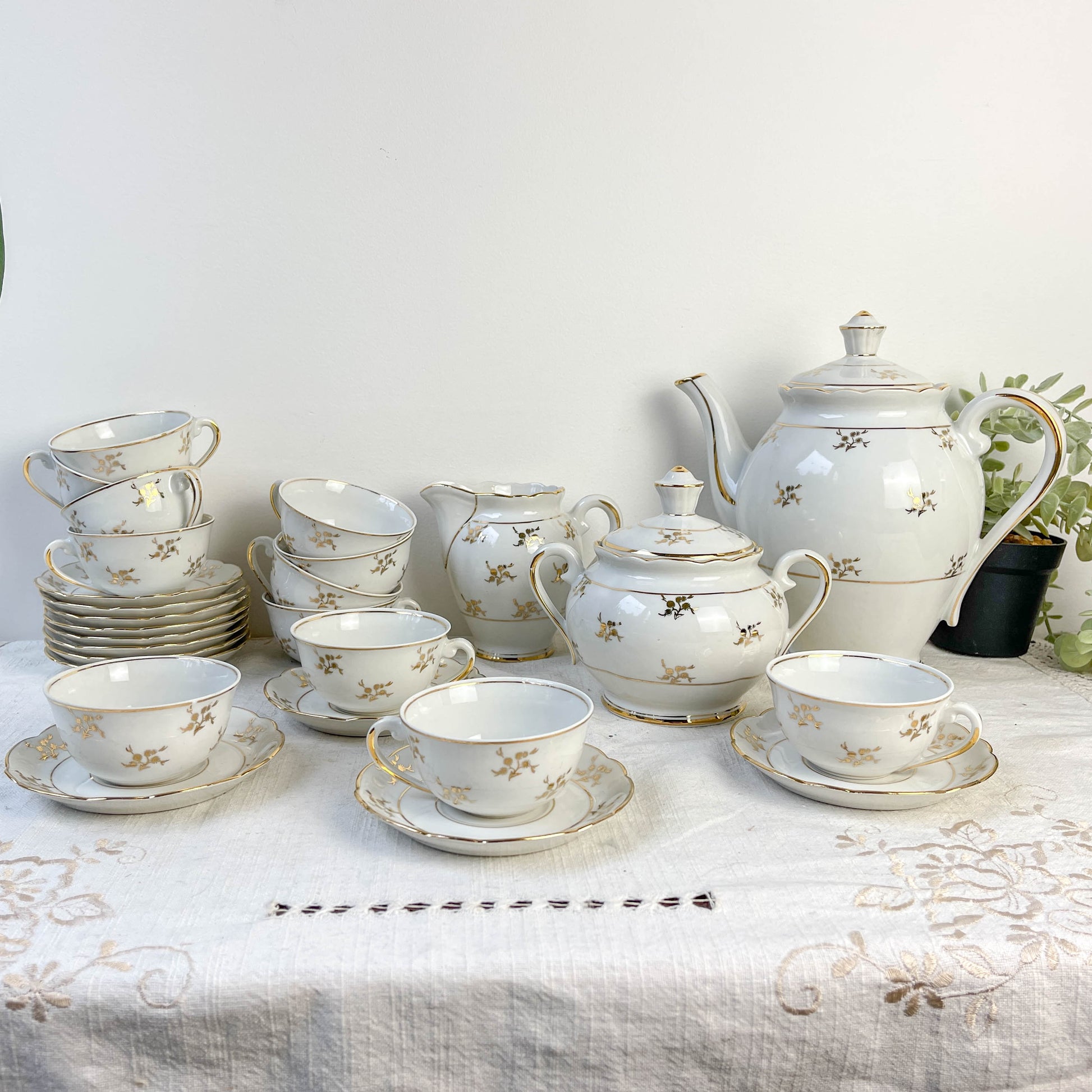 Service à thé/café vintage en porcelaine blanche doré Chauvigny