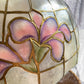 Suspension nacre de Capiz et laiton motif fleuri style  style Tiffany Art déco vintage