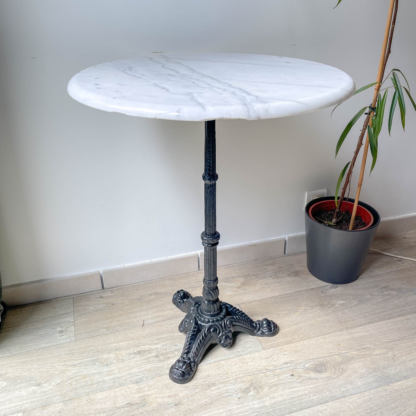 Table de Bistrot Parisien Authentique - Marbre et Fonte style Années 1920