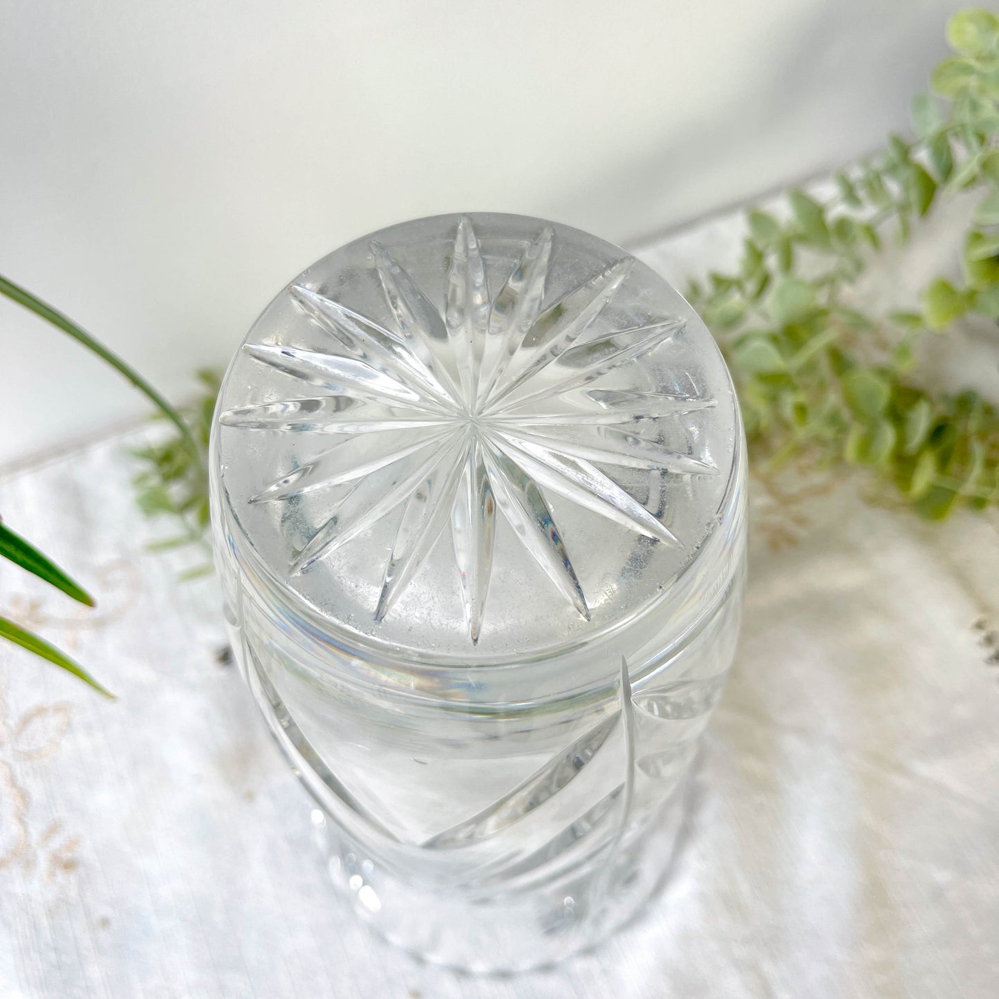 Vase vintage en cristal motif ciselé