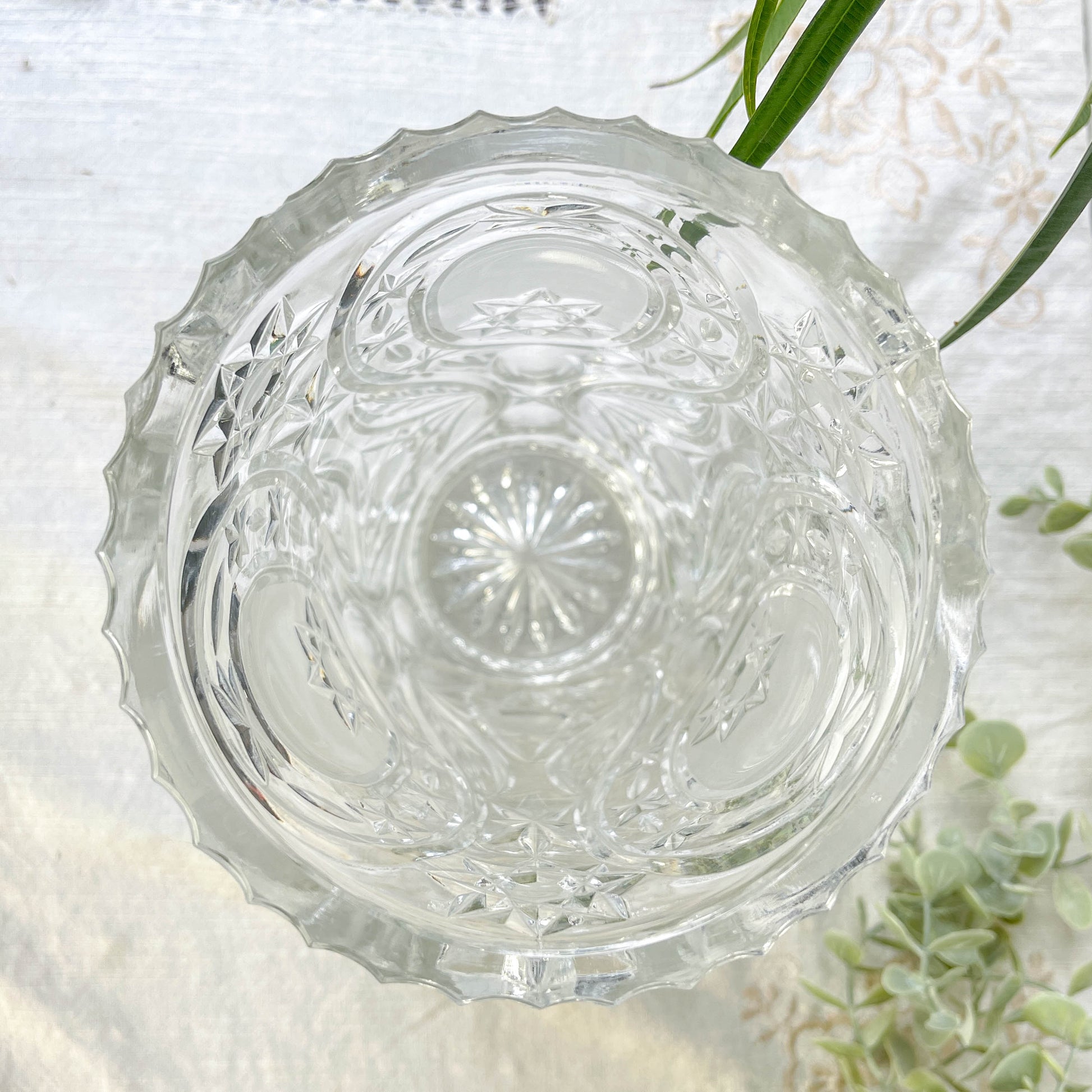Vase vintage en cristal motif ciselé