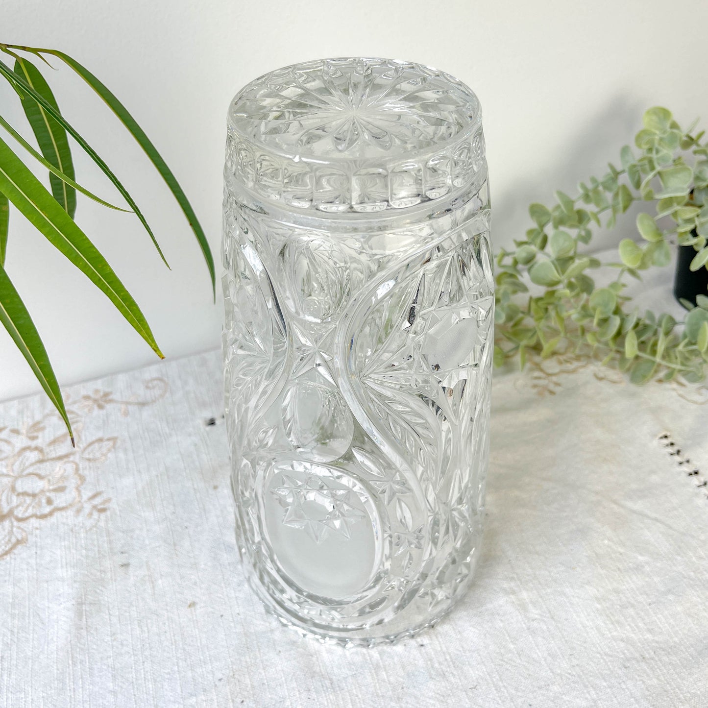 Vase vintage en cristal motif ciselé