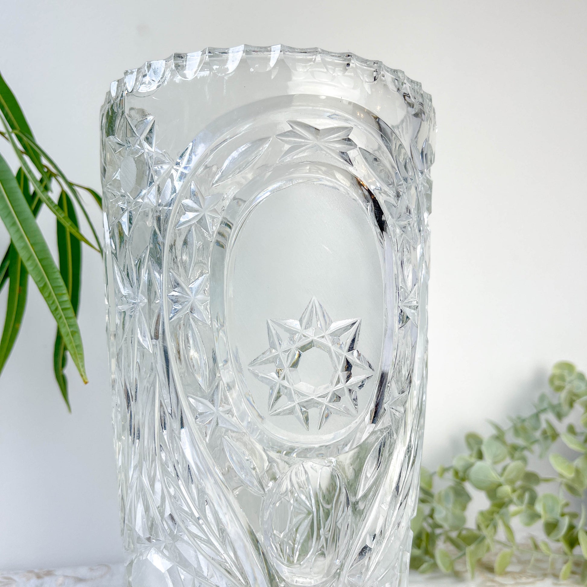 Vase vintage en cristal motif ciselé