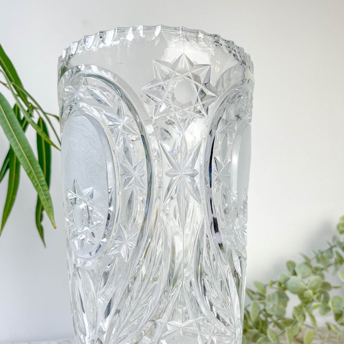 Vase vintage en cristal motif ciselé